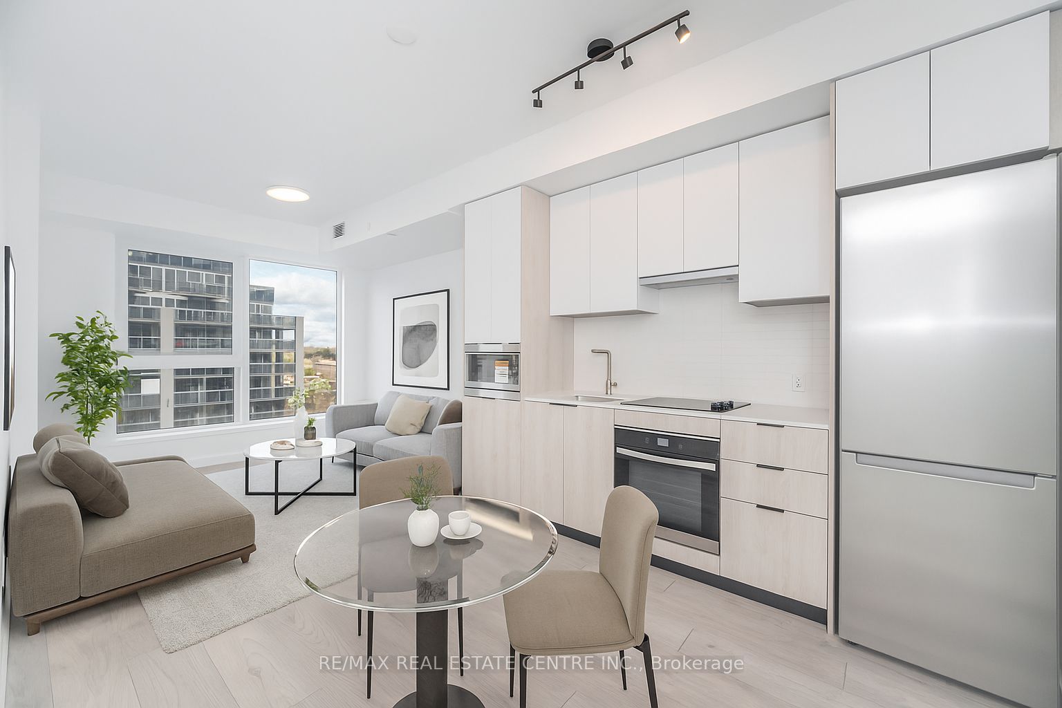 1007 The Queensway 432 Property Photo 1