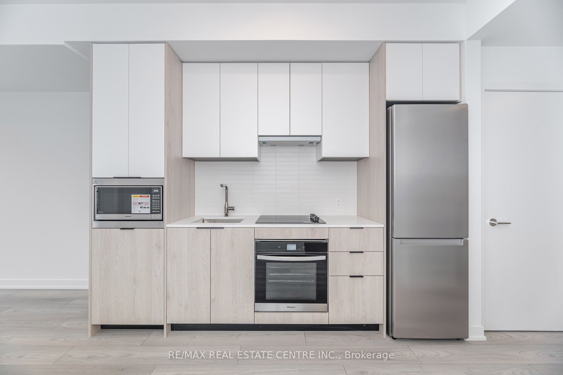1007 The Queensway 432 Property Photo 10