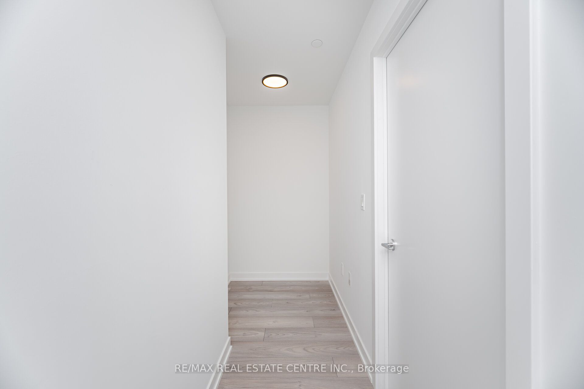 1007 The Queensway 432 Property Photo 16