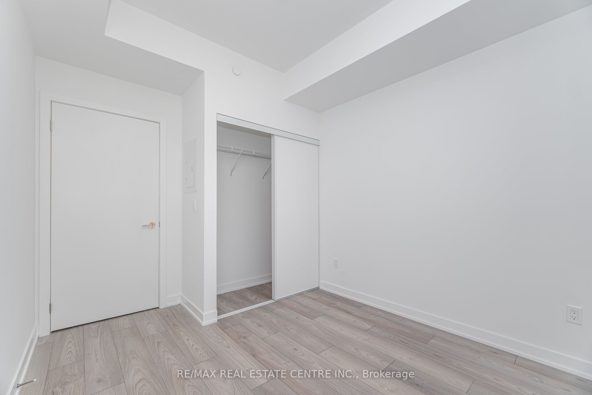 1007 The Queensway 432 Property Photo 19