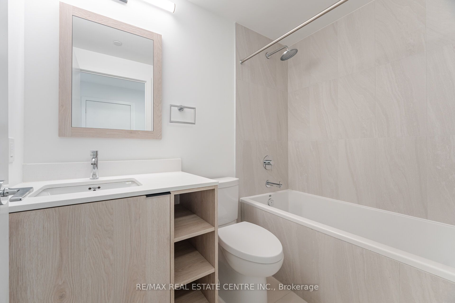 1007 The Queensway 432 Property Photo 20
