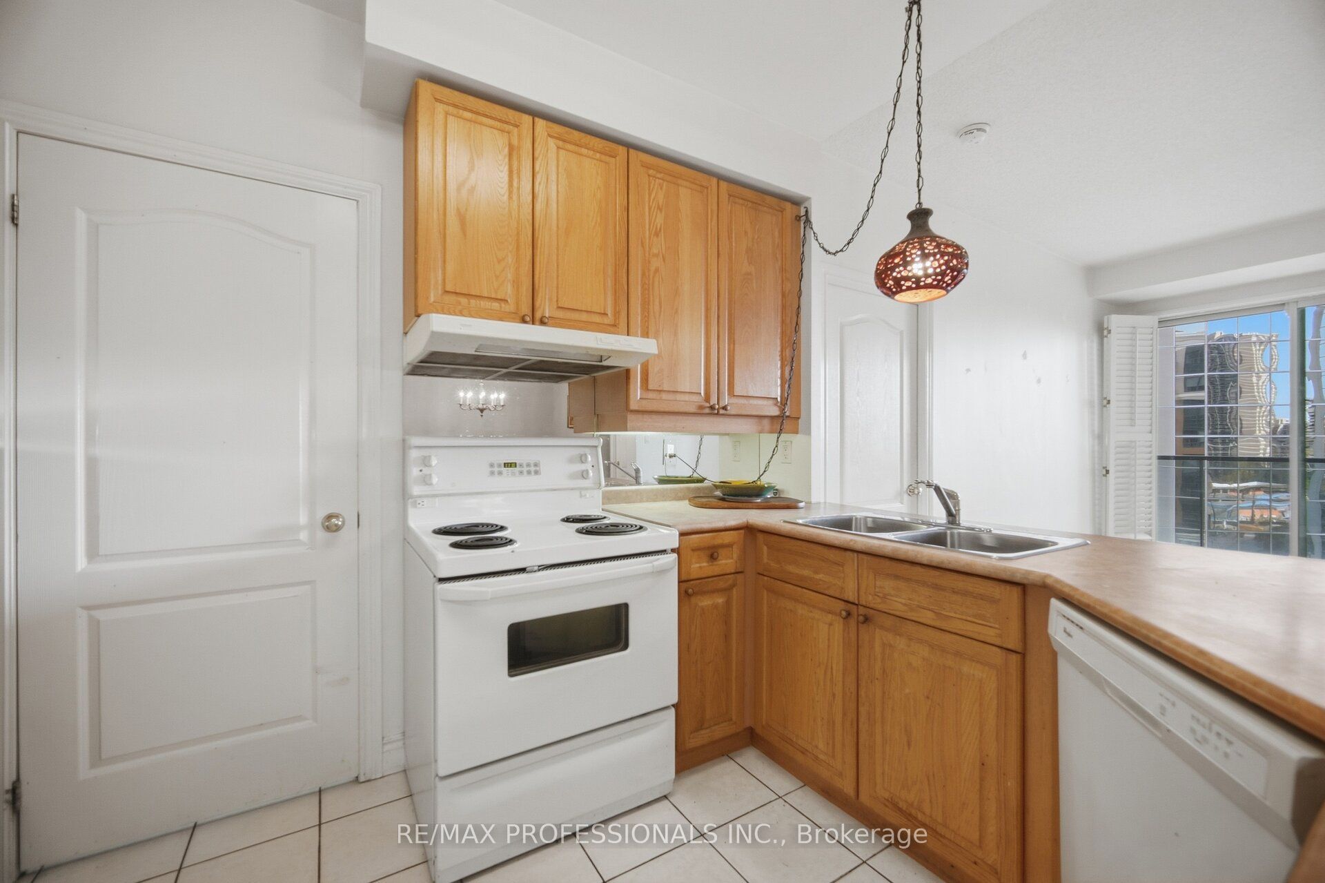 2 Aberfoyle Crescent N 901 Property Photo 8