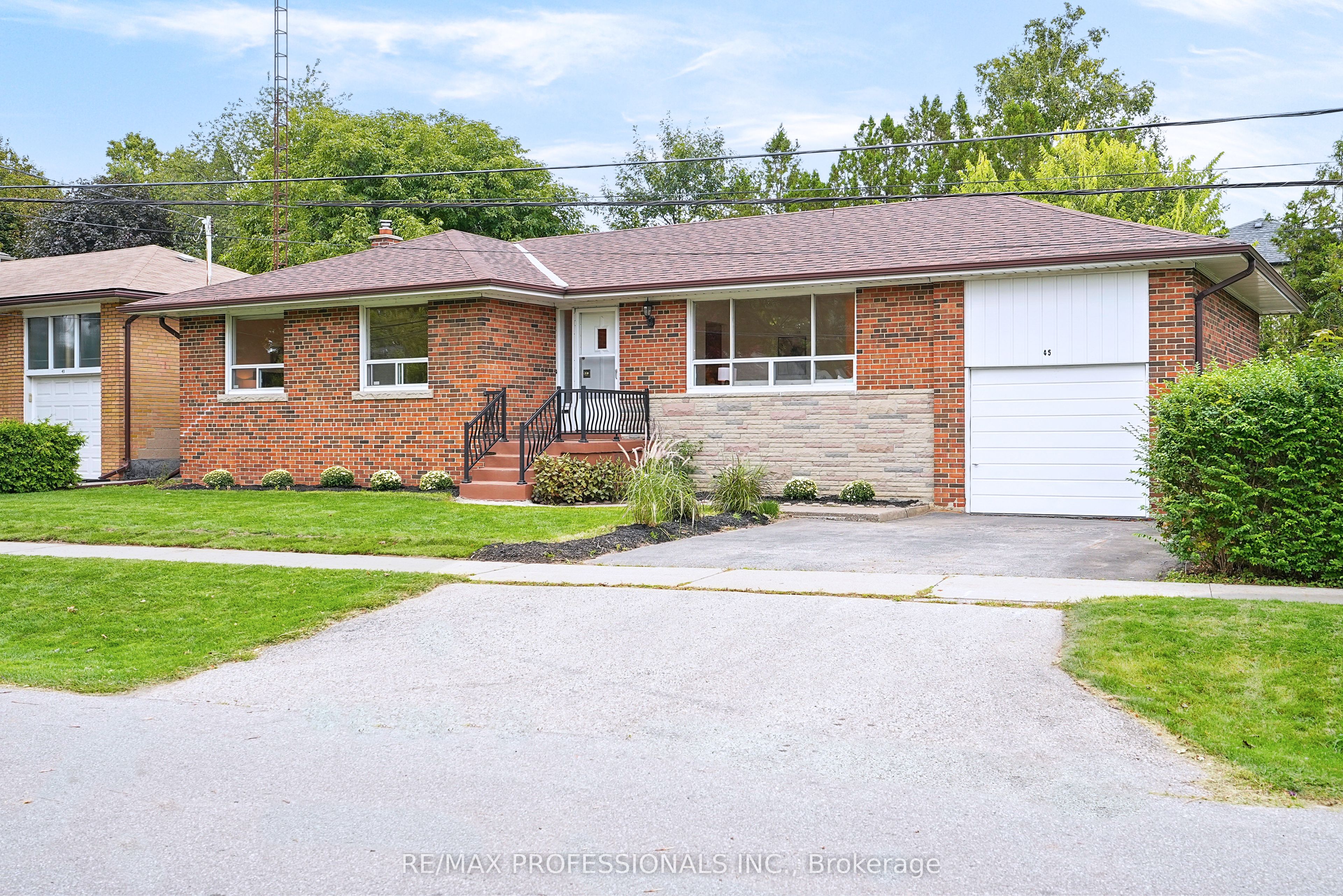 45 Fernalroy Boulevard Property Photo 1