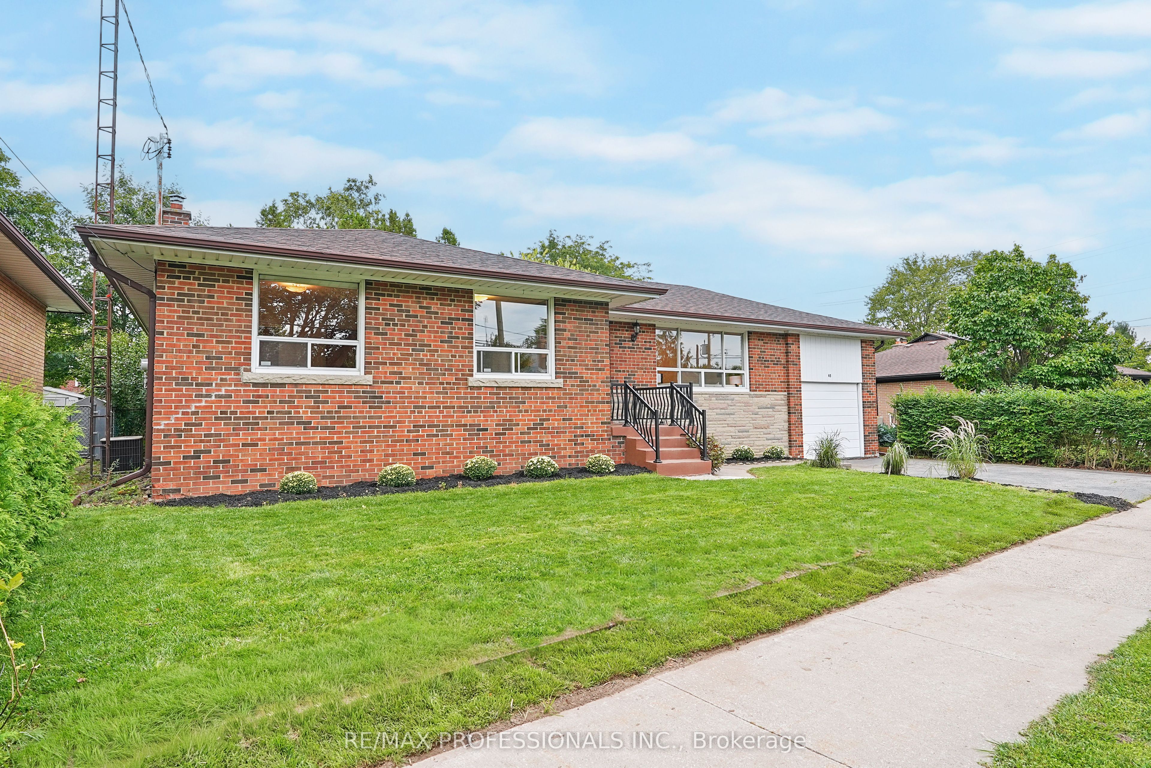 45 Fernalroy Boulevard Property Photo 2