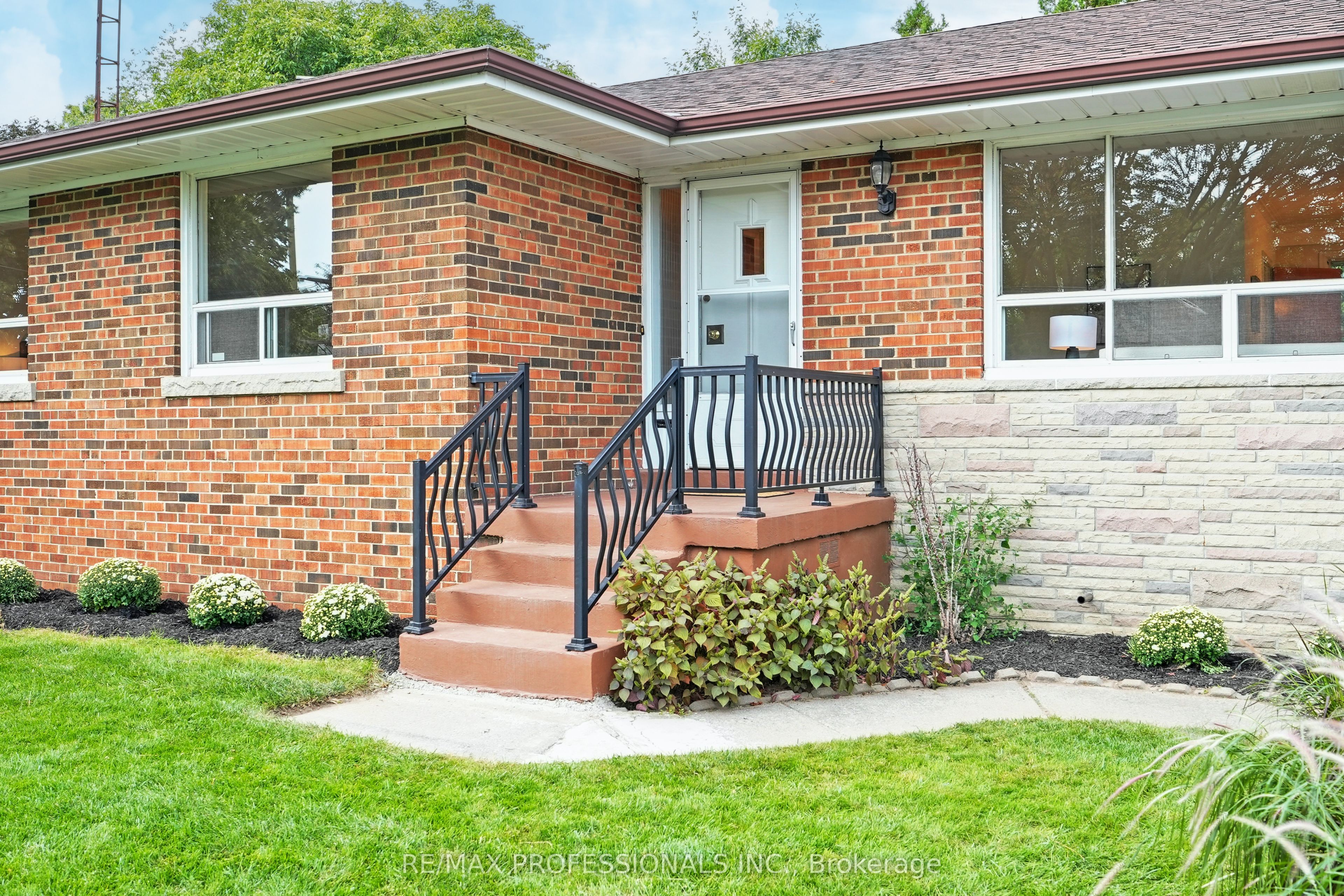 45 Fernalroy Boulevard Property Photo 3