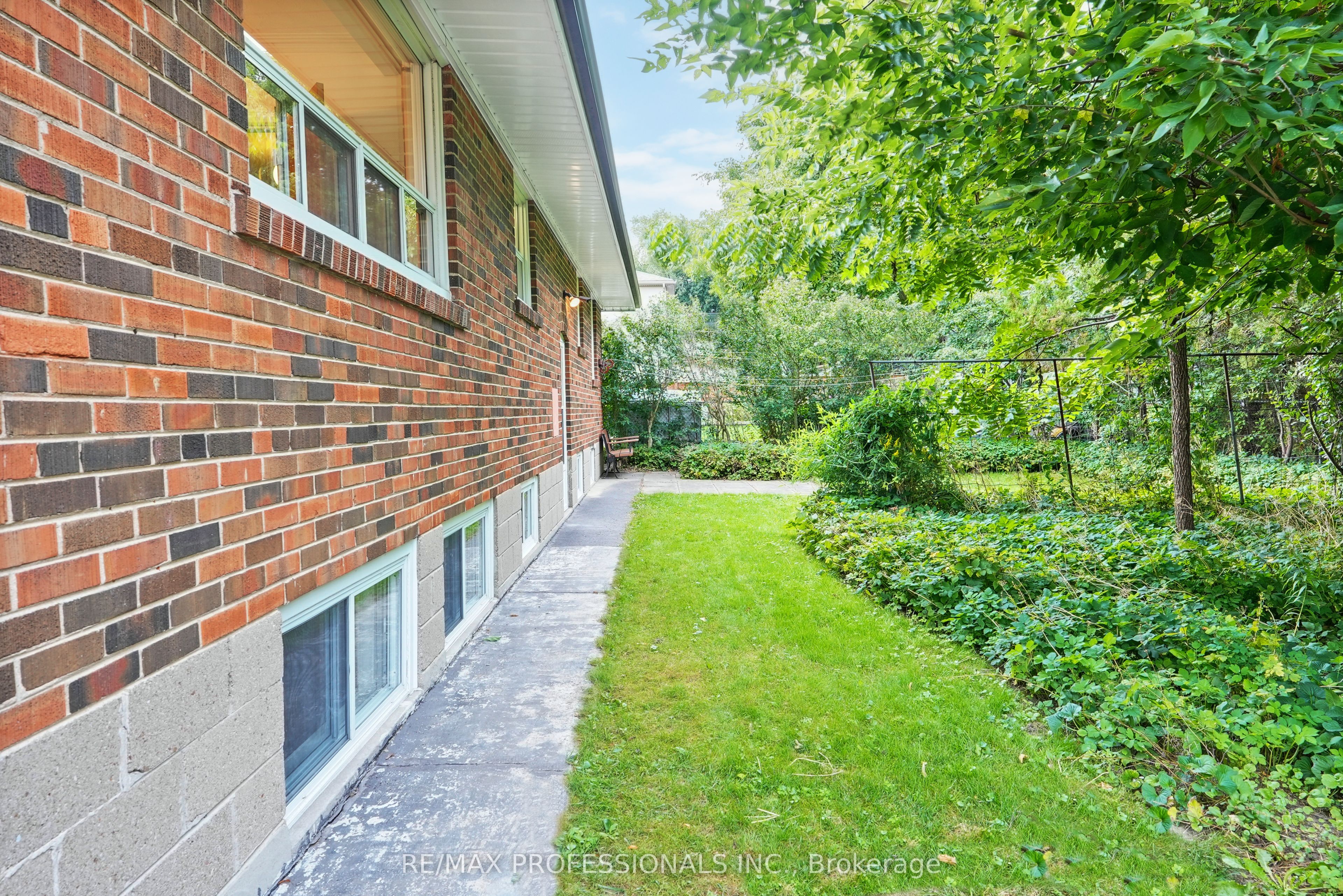 45 Fernalroy Boulevard Property Photo 41