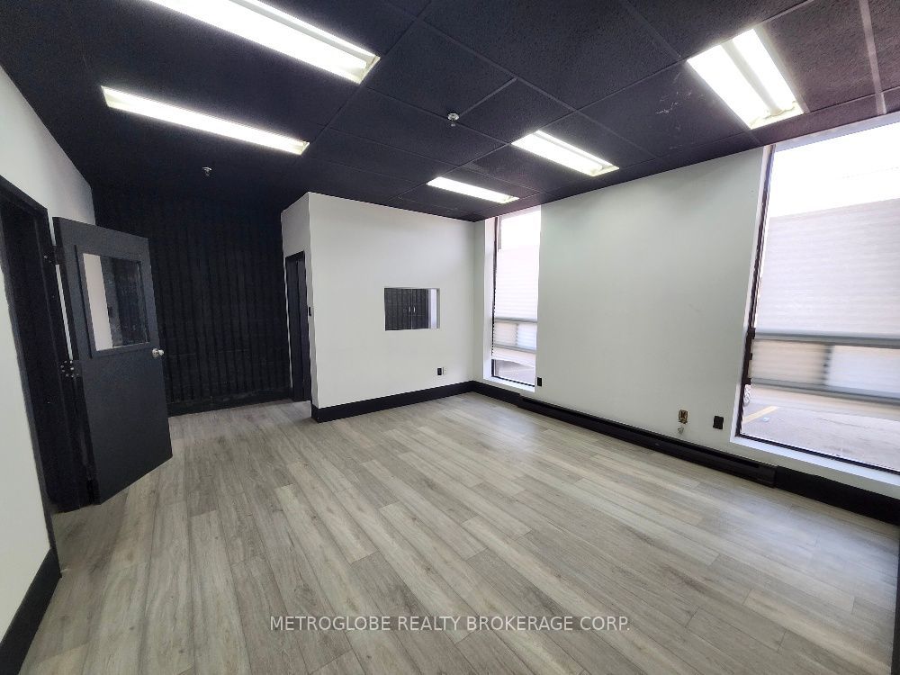 1090 Kamato Road 1 & 2 Property Photo 2