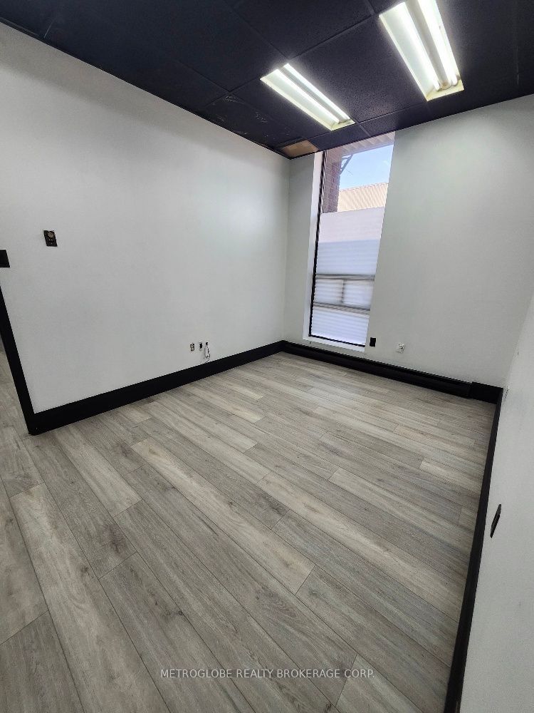 1090 Kamato Road 1 & 2 Property Photo 3