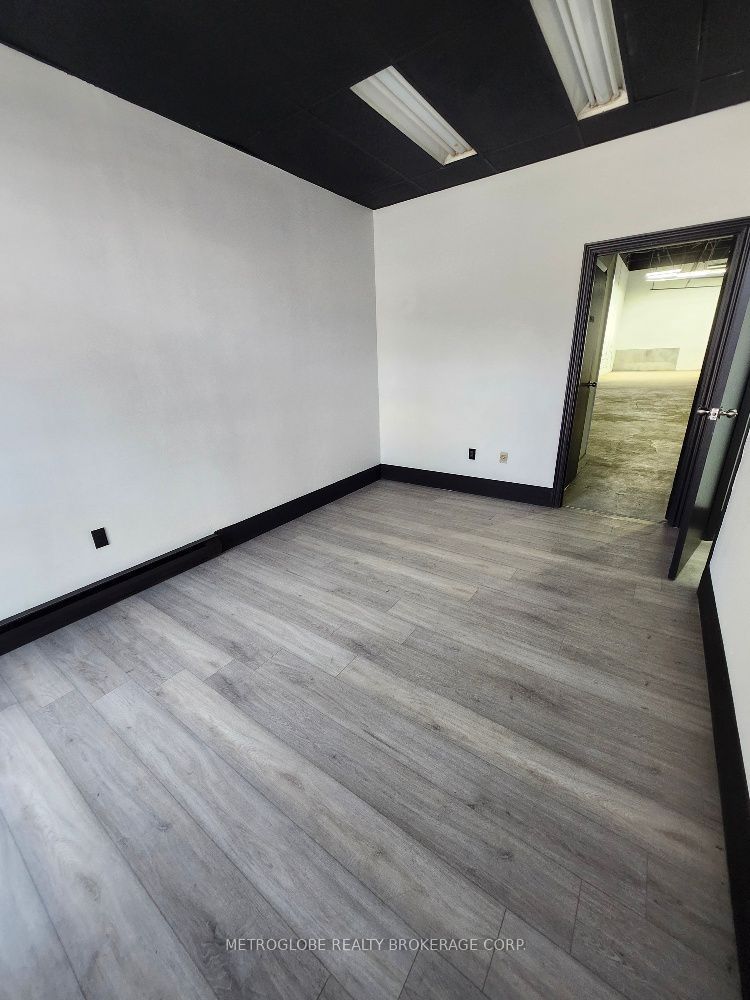 1090 Kamato Road 1 & 2 Property Photo 4