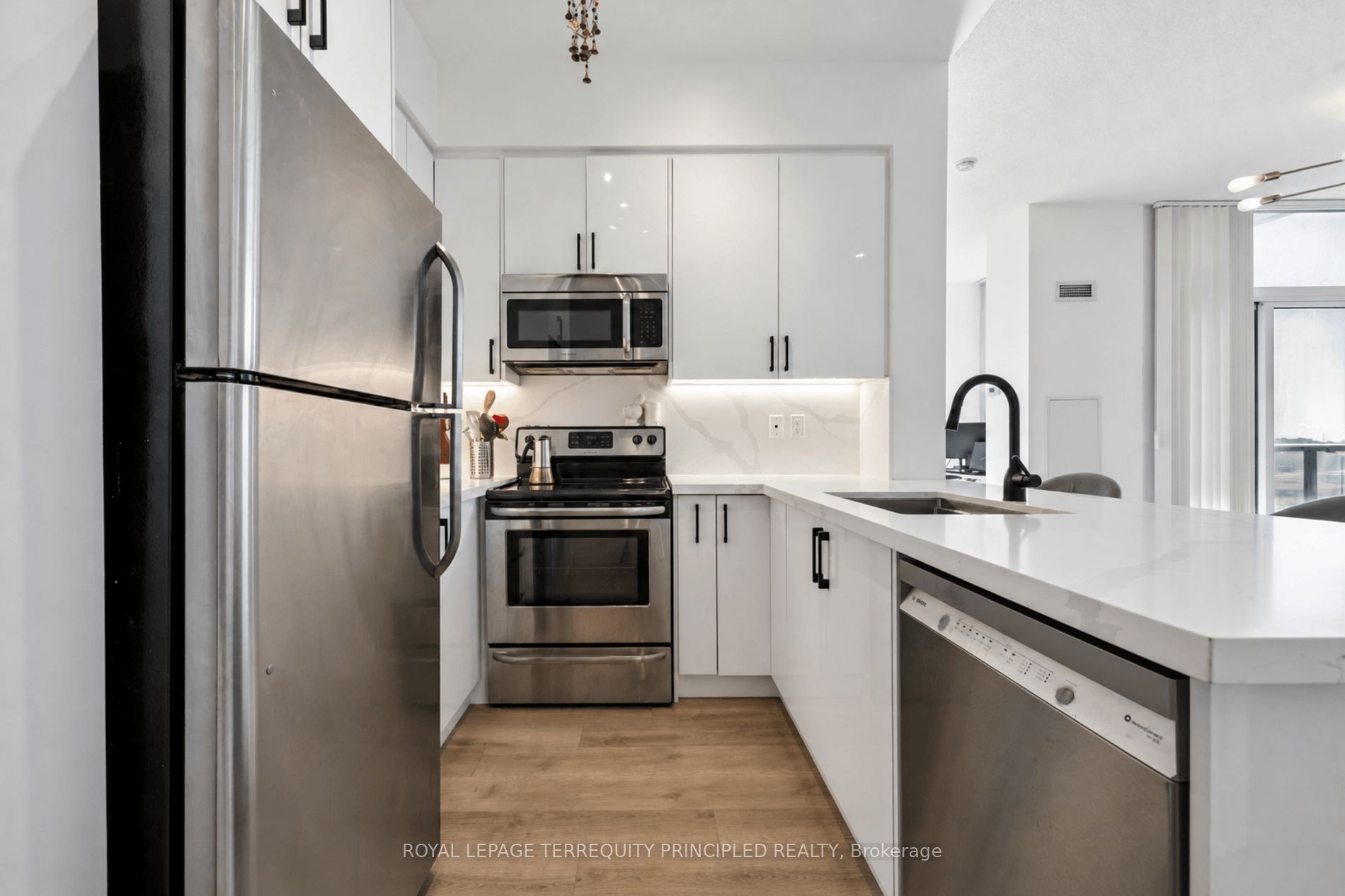 1185 The Queensway 504 Property Photo 4