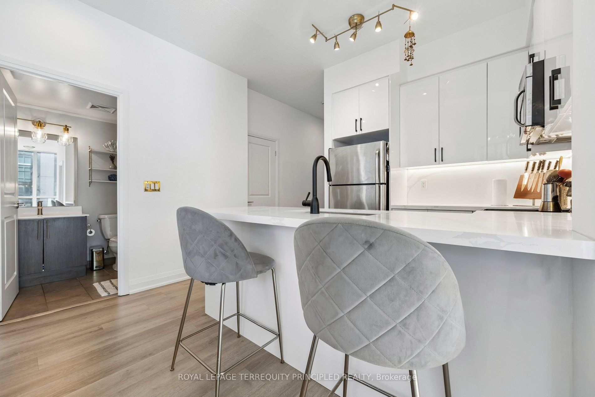 1185 The Queensway 504 Property Photo 8