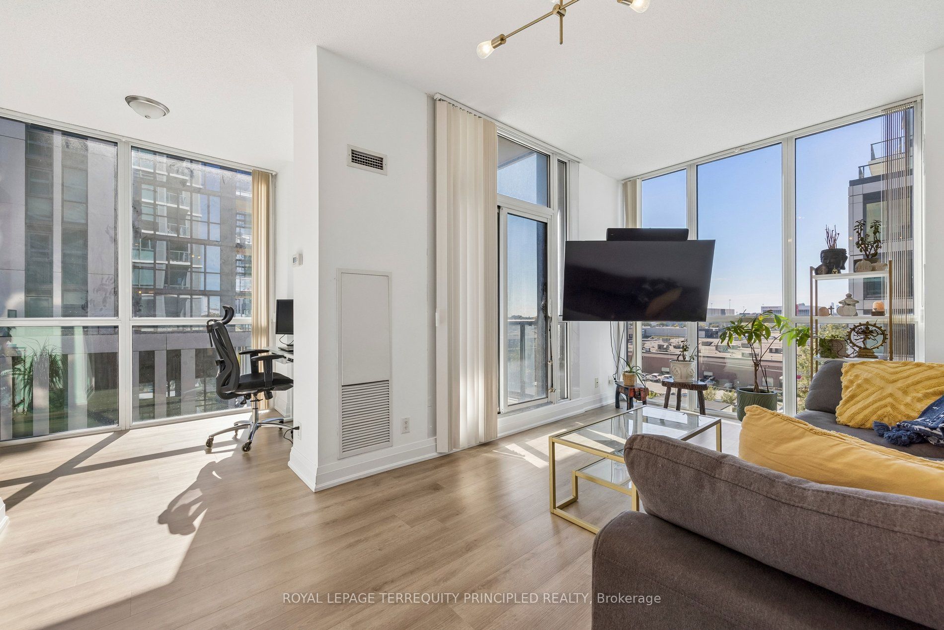 1185 The Queensway 504 Property Photo 11