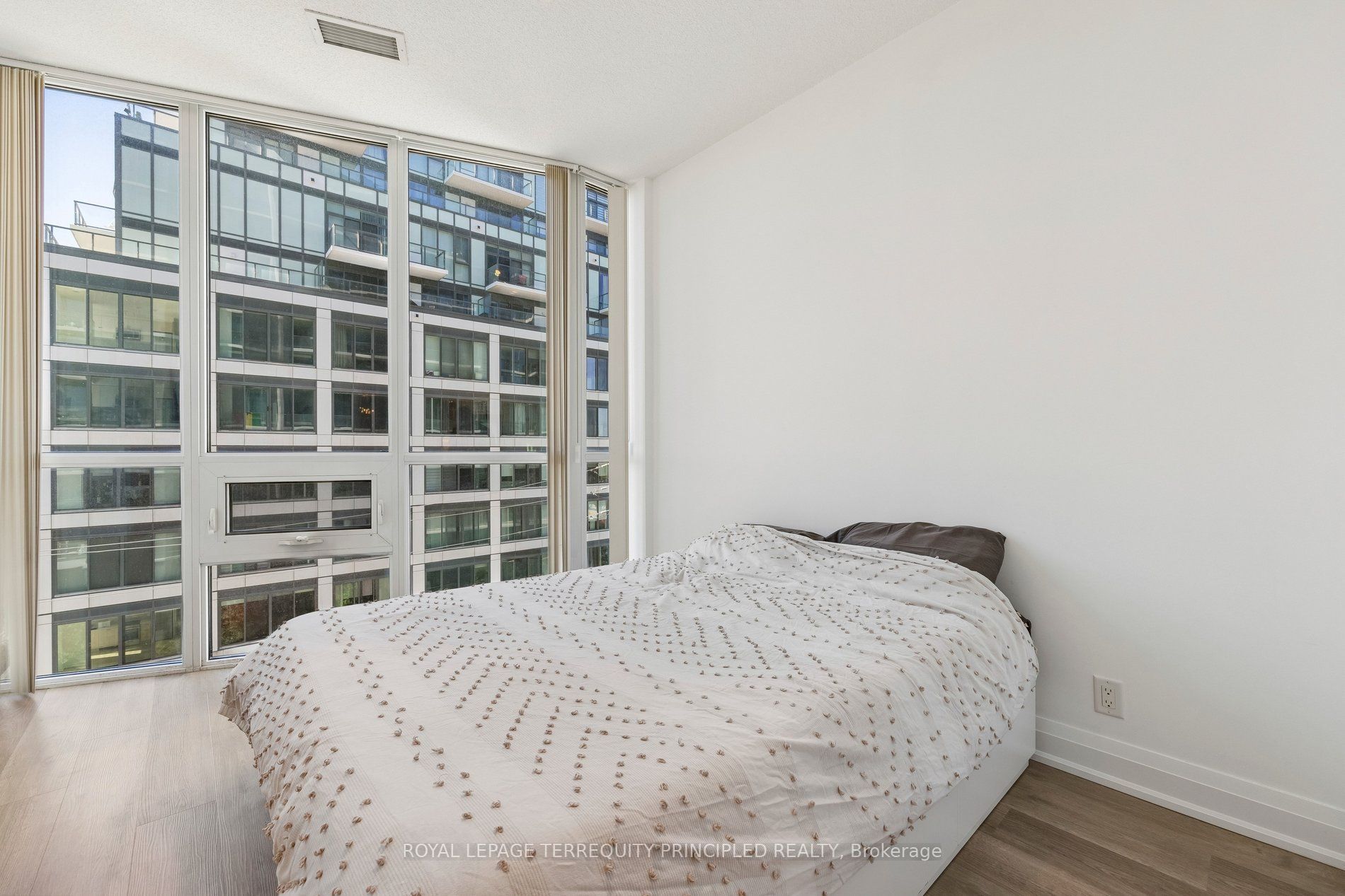 1185 The Queensway 504 Property Photo 23