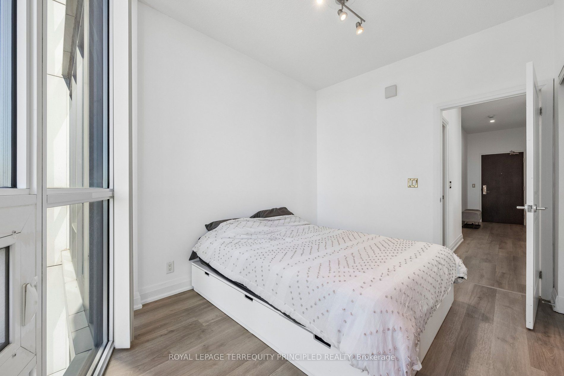 1185 The Queensway 504 Property Photo 25