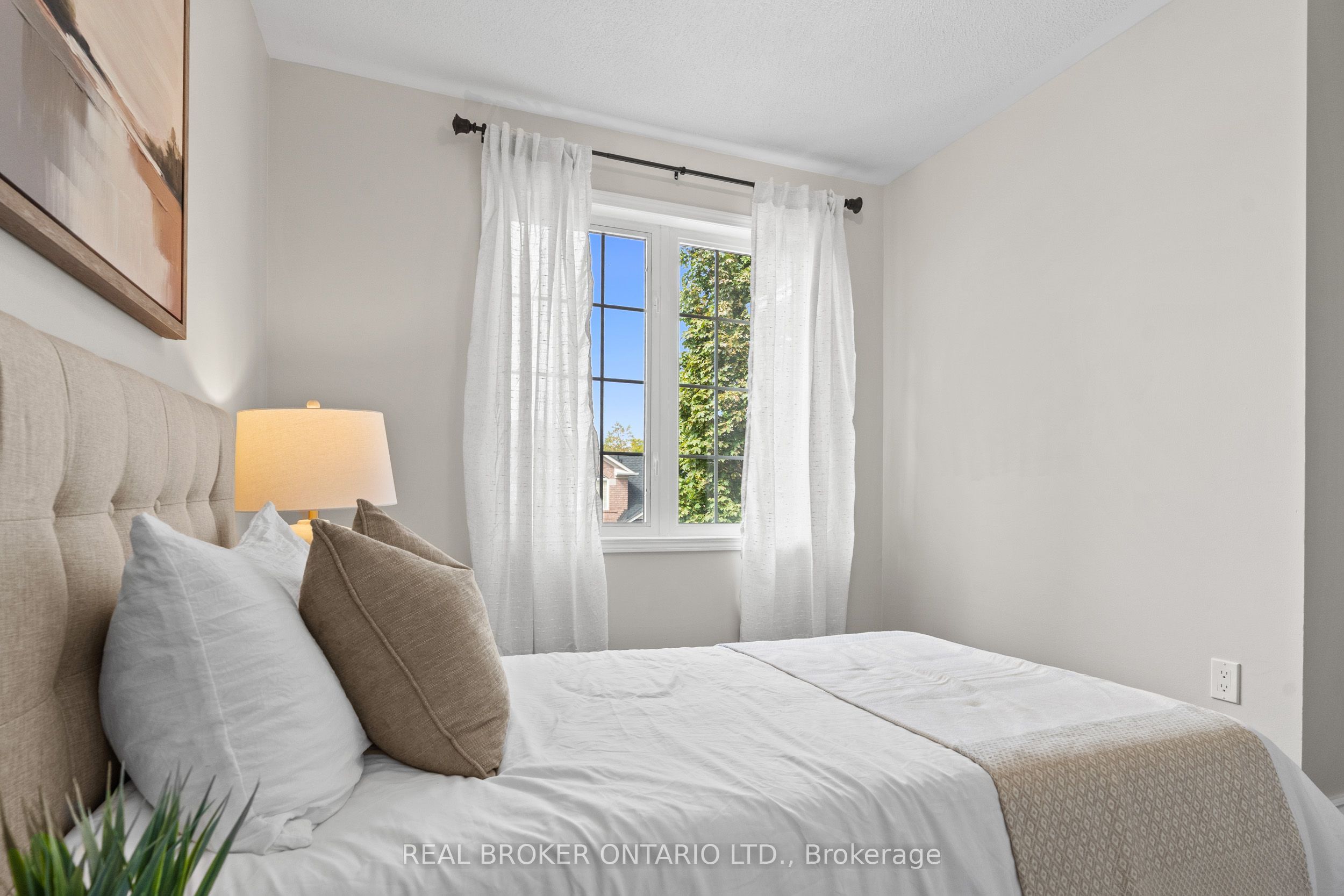 2349 Falkland Crescent Property Photo 25