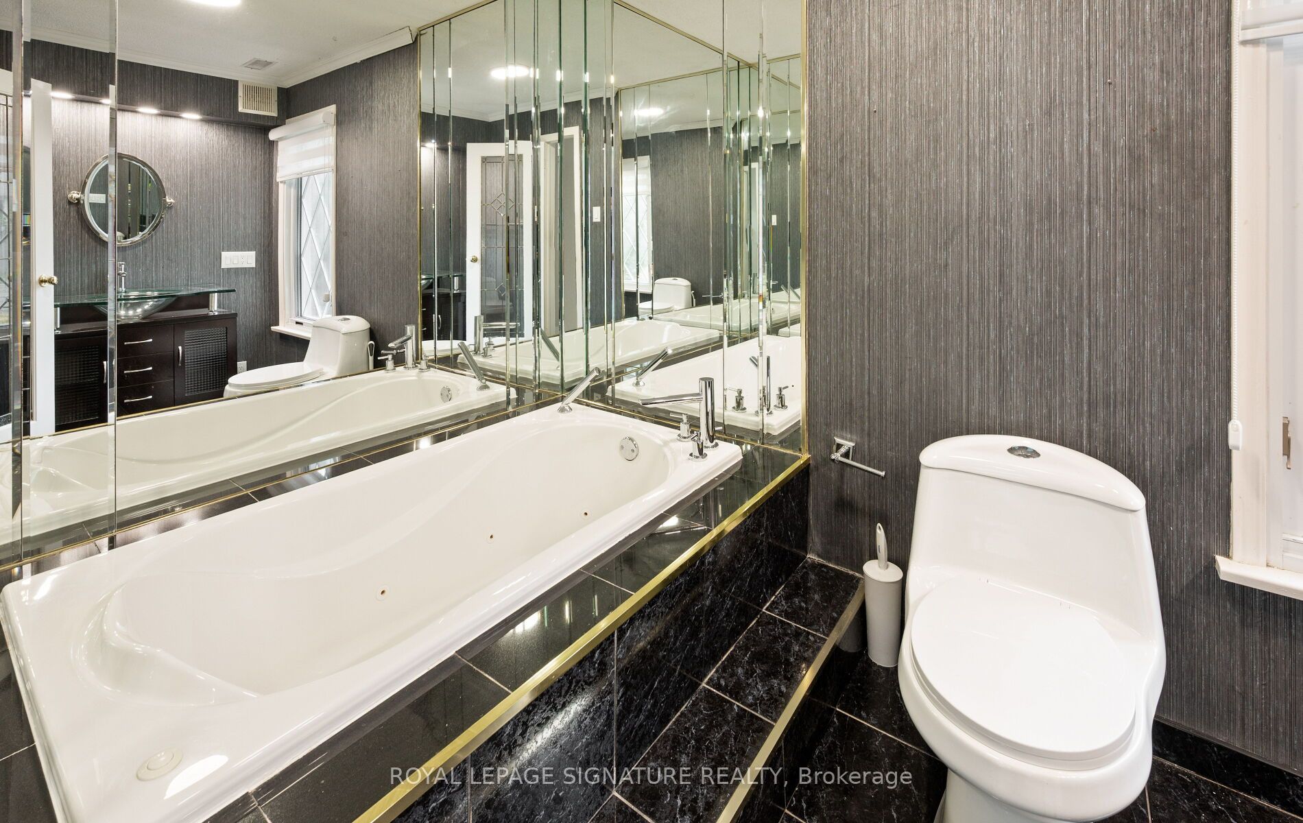 251 Third Line Property Photo 32