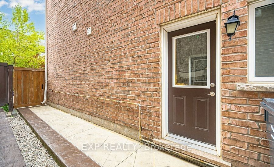 448 Dougall Avenue Unit A Property Photo 3