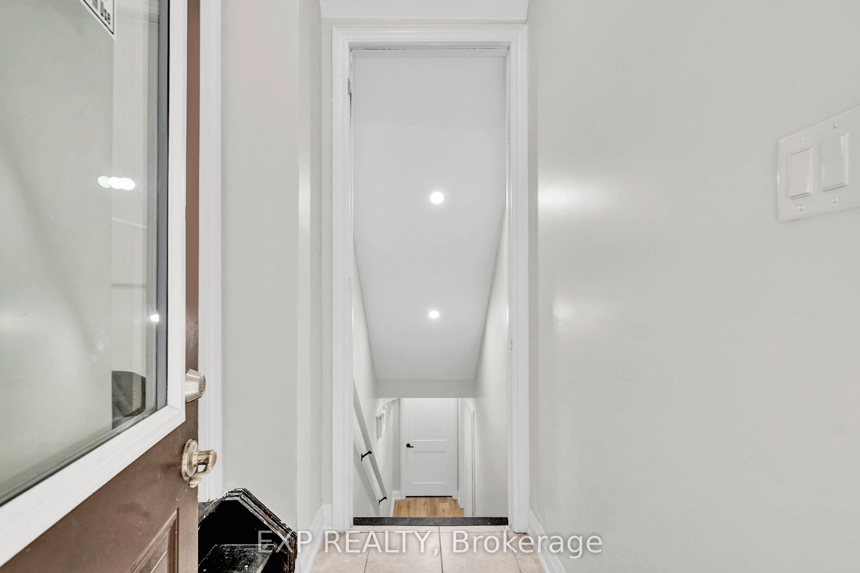 448 Dougall Avenue Unit A Property Photo 5