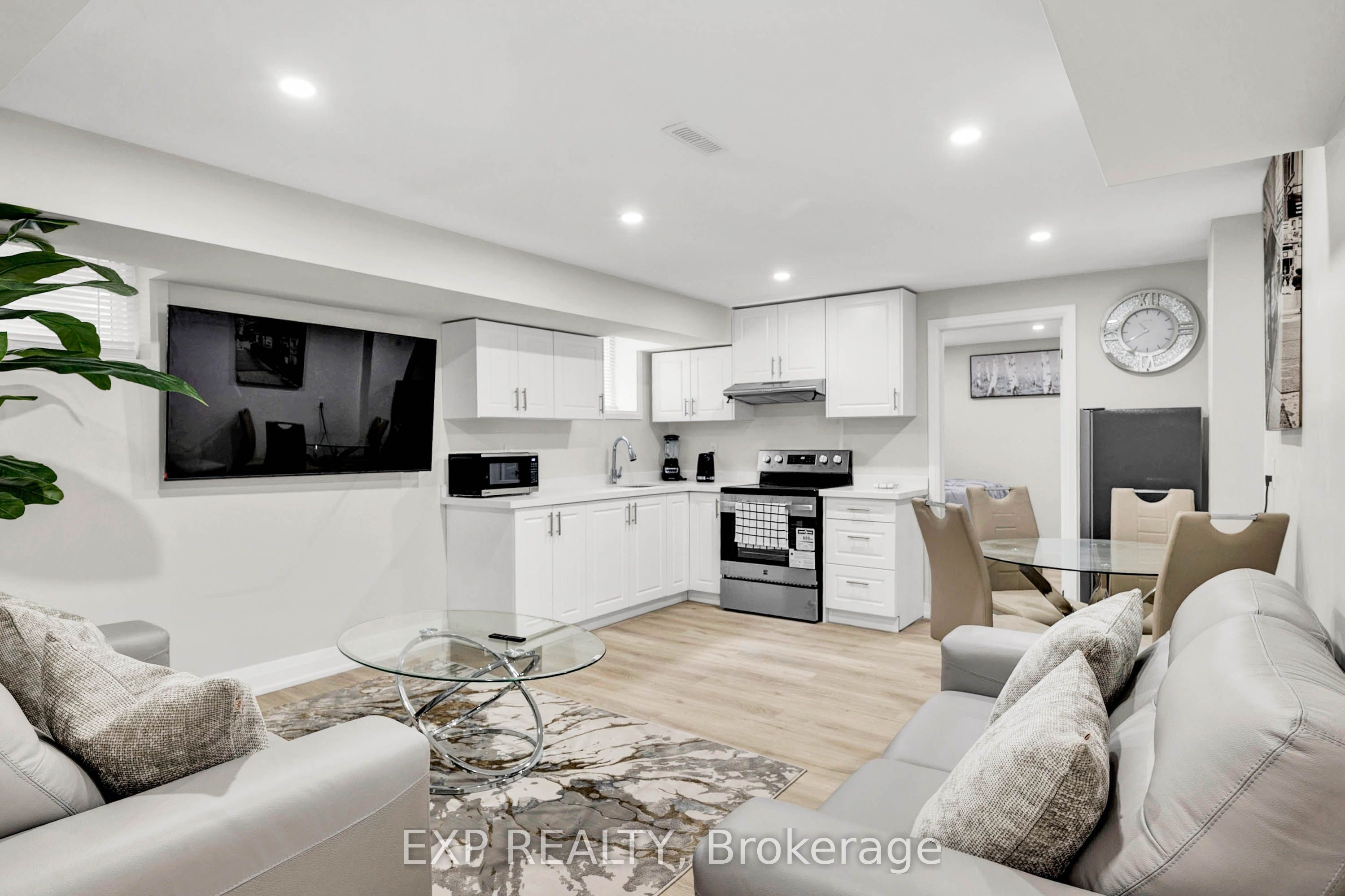 448 Dougall Avenue Unit A Property Photo 7