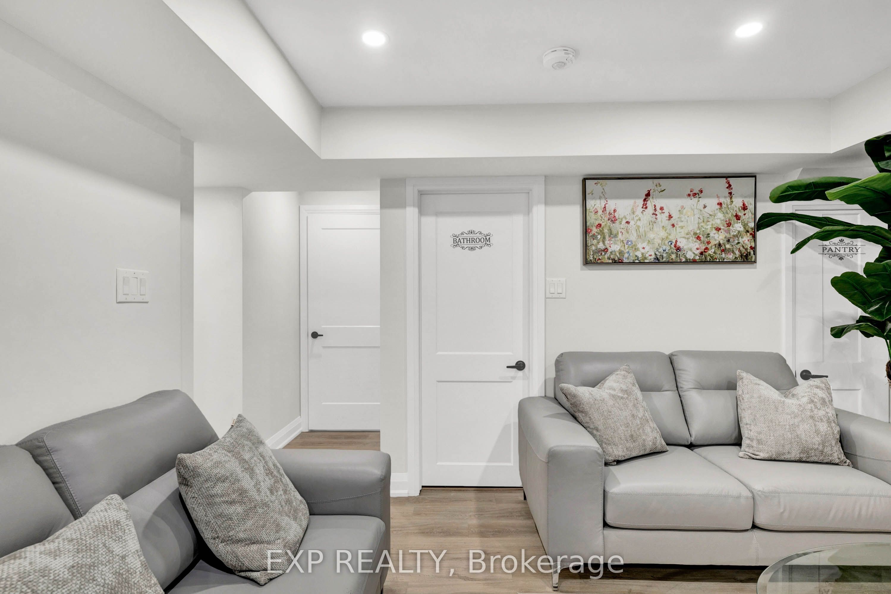 448 Dougall Avenue Unit A Property Photo 8