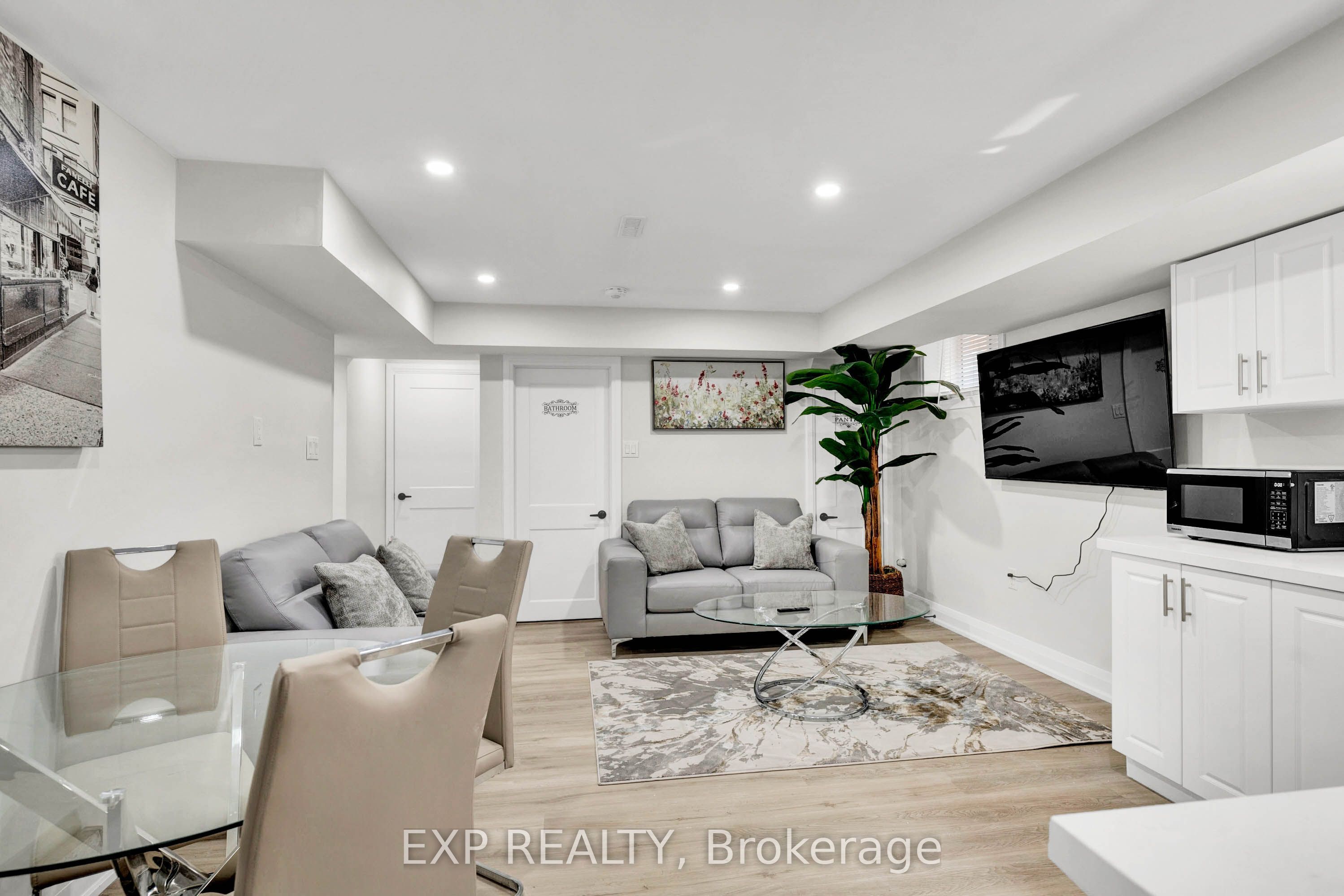 448 Dougall Avenue Unit A Property Photo 9