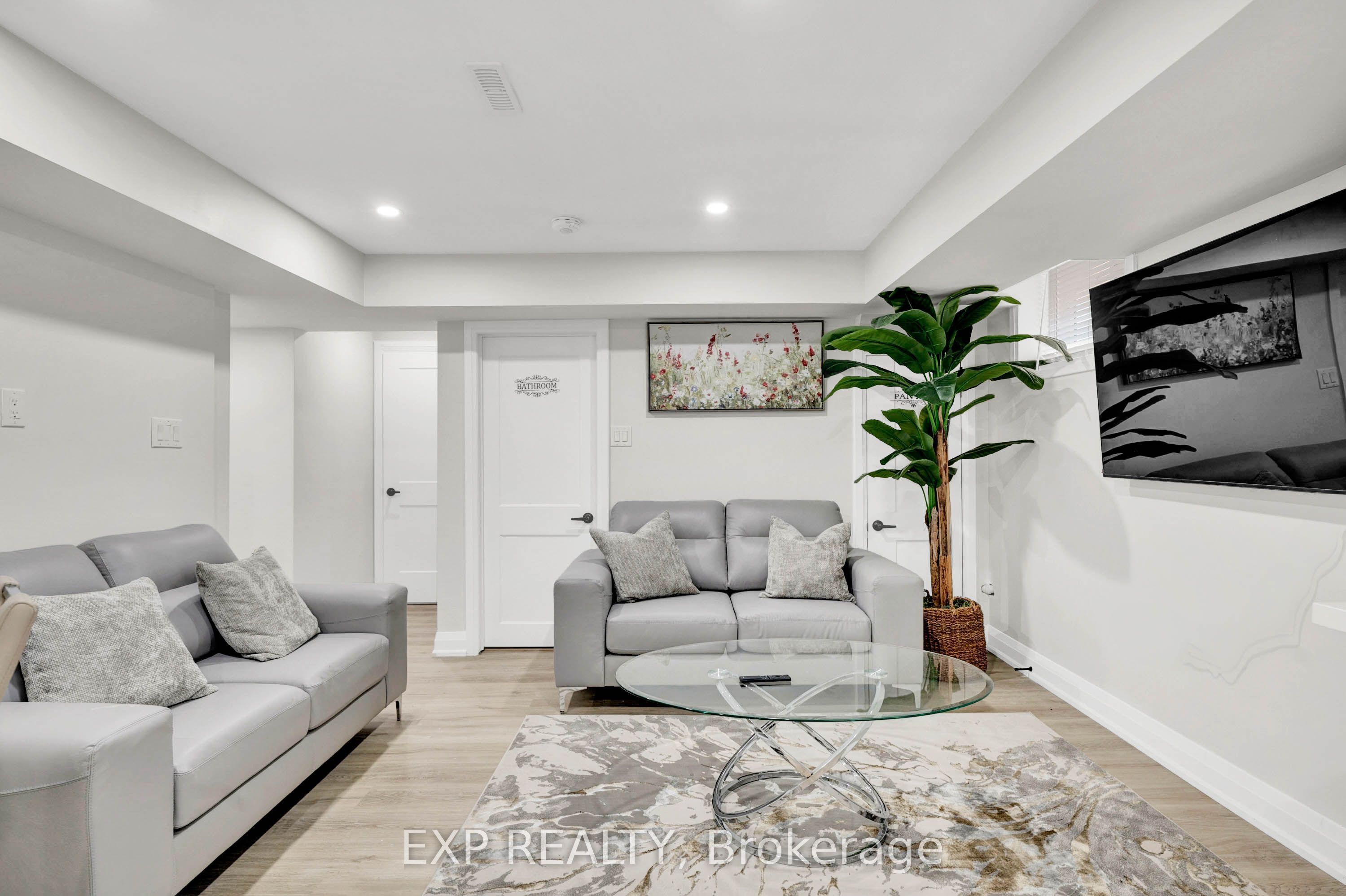 448 Dougall Avenue Unit A Property Photo 10