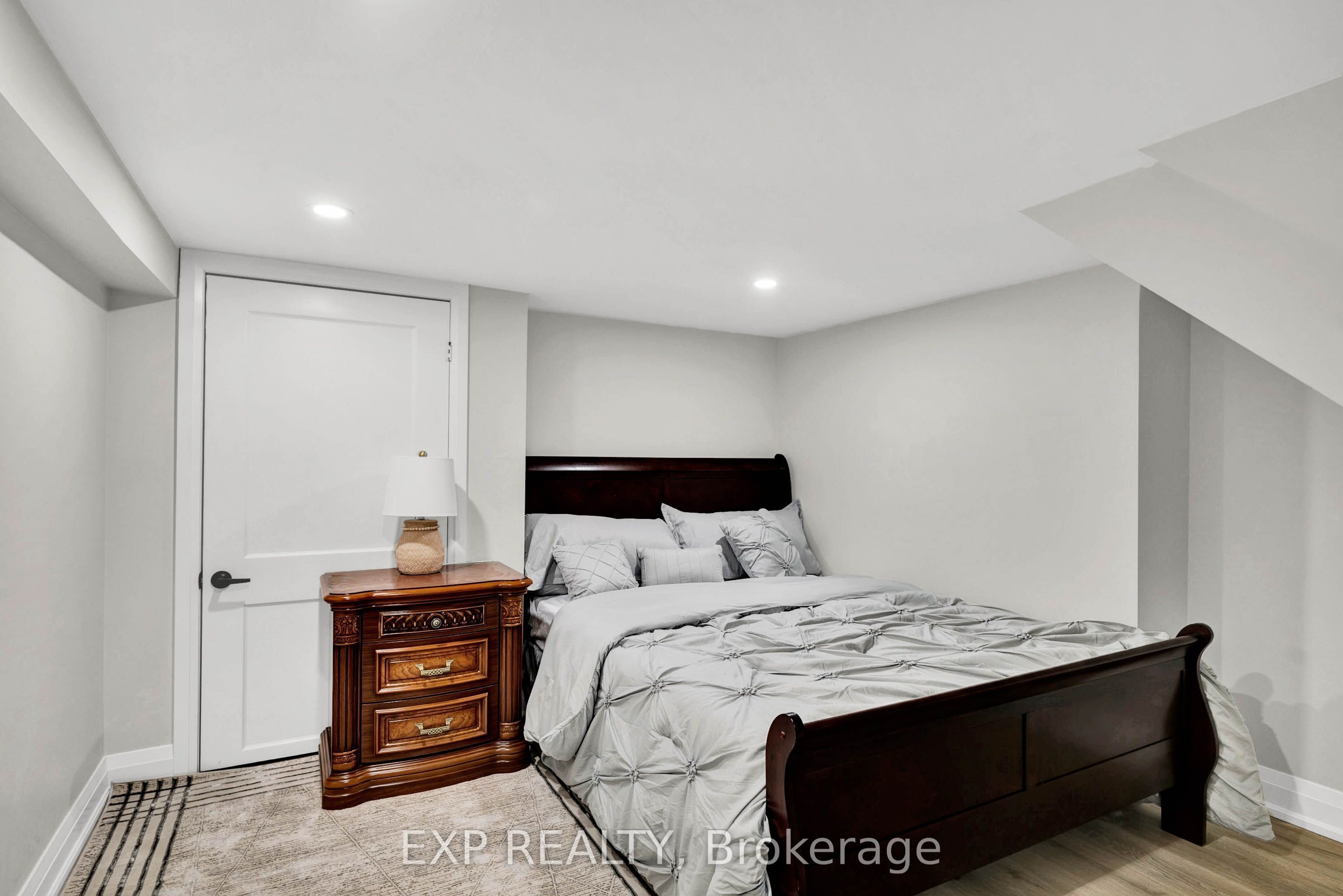 448 Dougall Avenue Unit A Property Photo 17