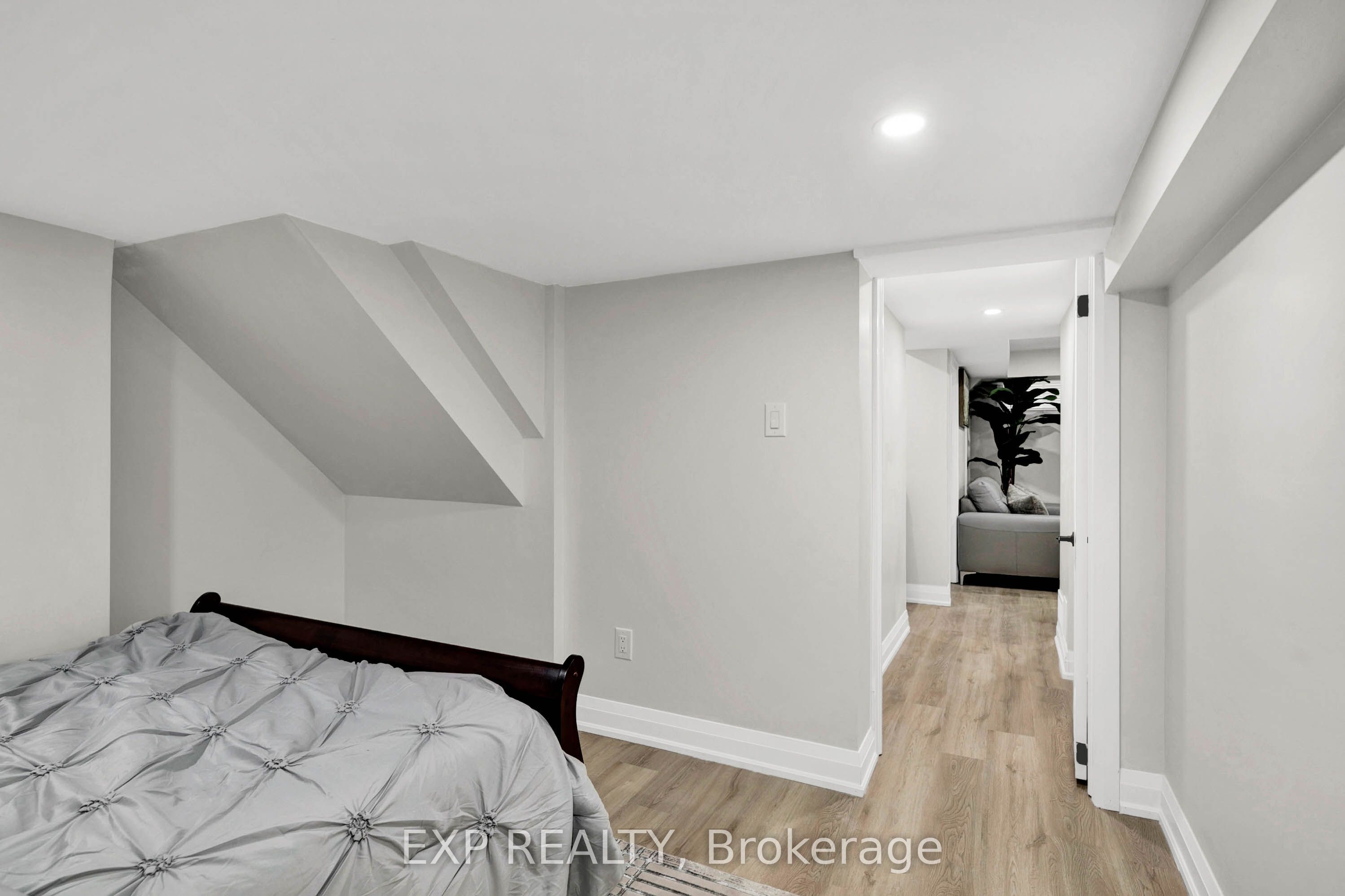 448 Dougall Avenue Unit A Property Photo 18
