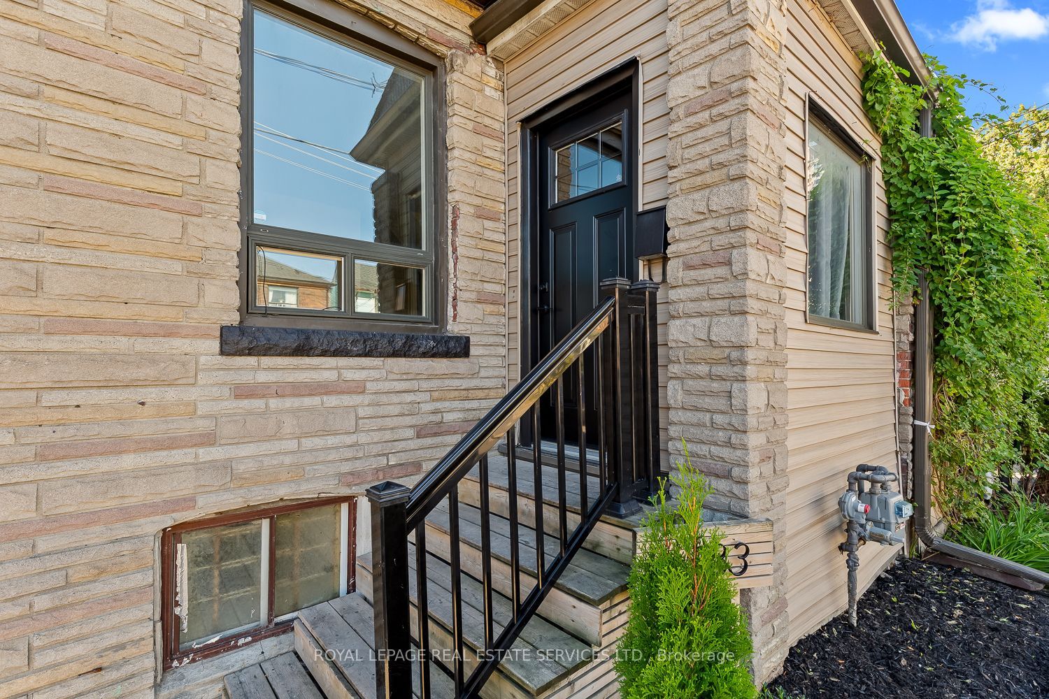 1333 Dupont Street Main + Basement Property Photo 1