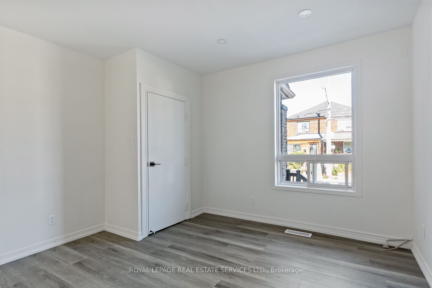 1333 Dupont Street Main + Basement Property Photo 2