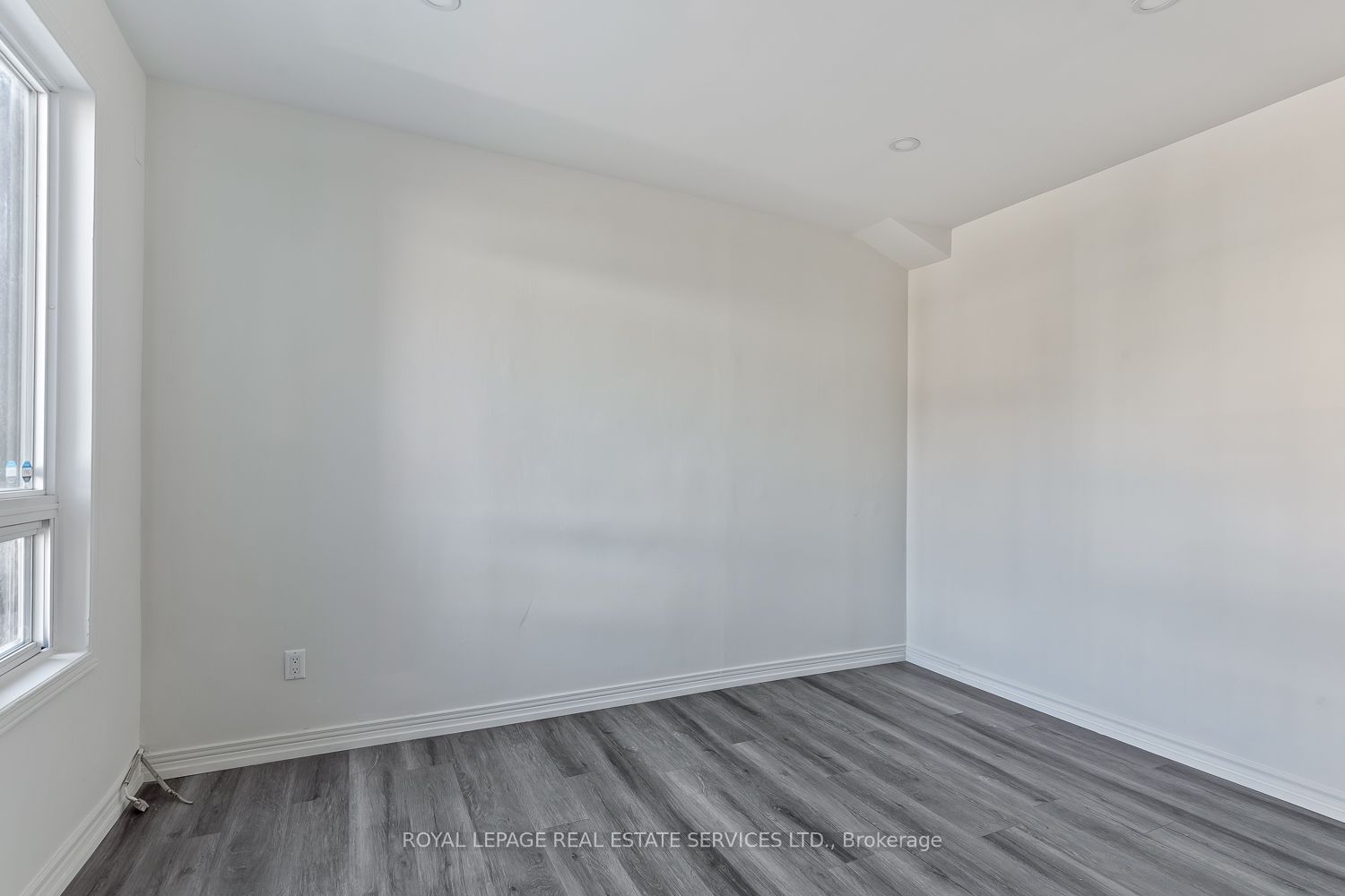 1333 Dupont Street Main + Basement Property Photo 3