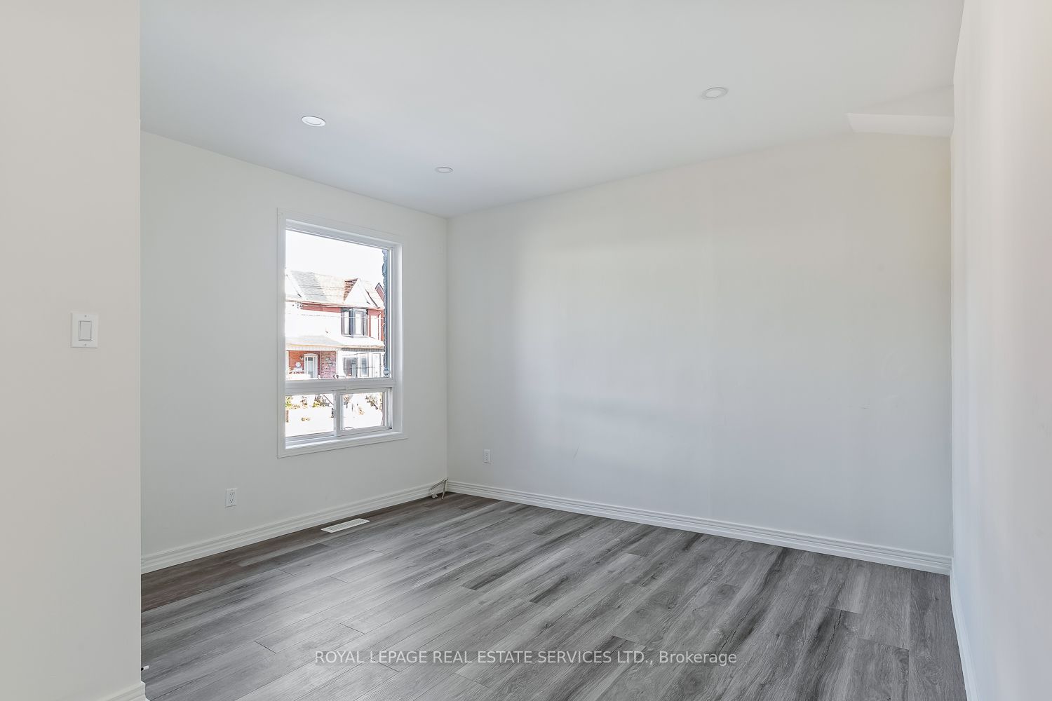 1333 Dupont Street Main + Basement Property Photo 5