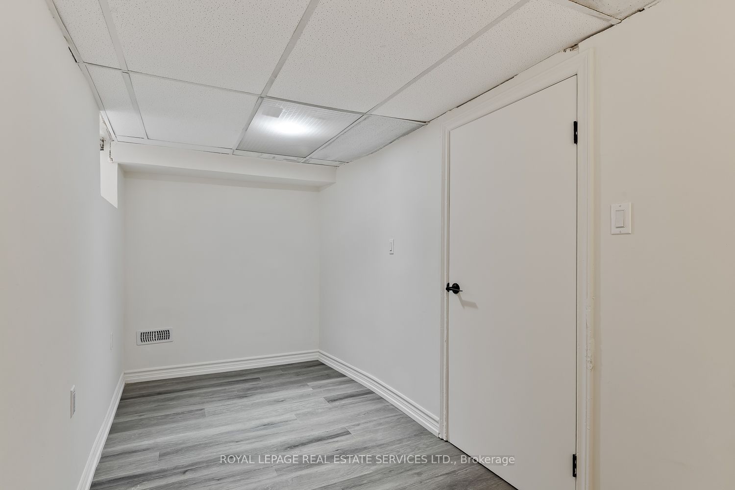 1333 Dupont Street Main + Basement Property Photo 12
