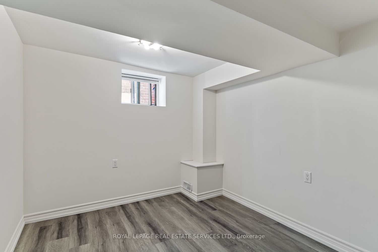 1333 Dupont Street Main + Basement Property Photo 14