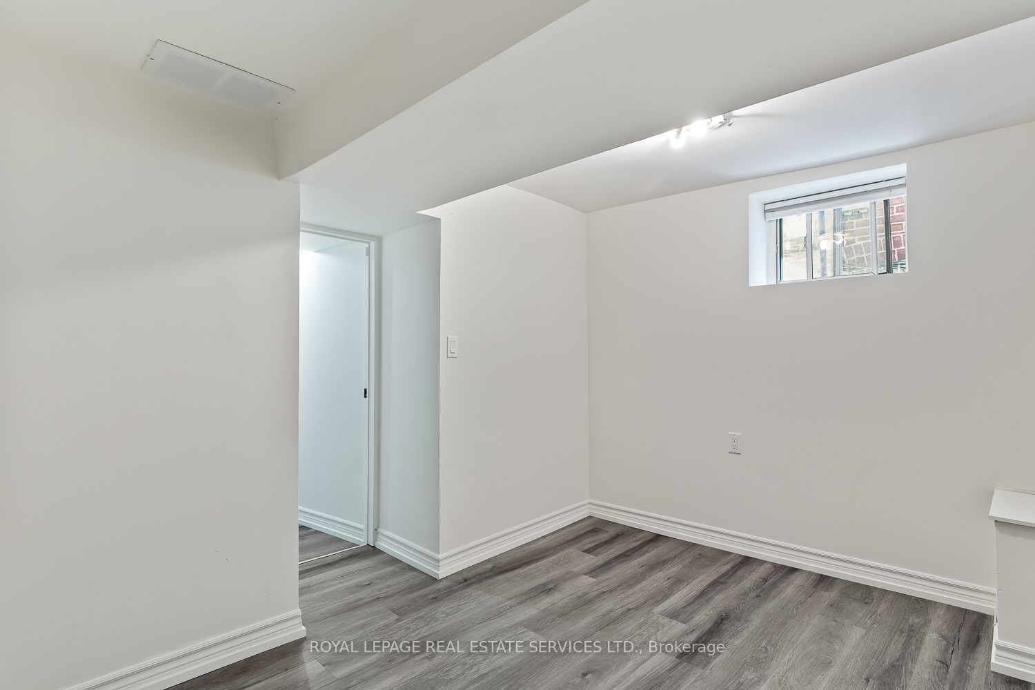 1333 Dupont Street Main + Basement Property Photo 15