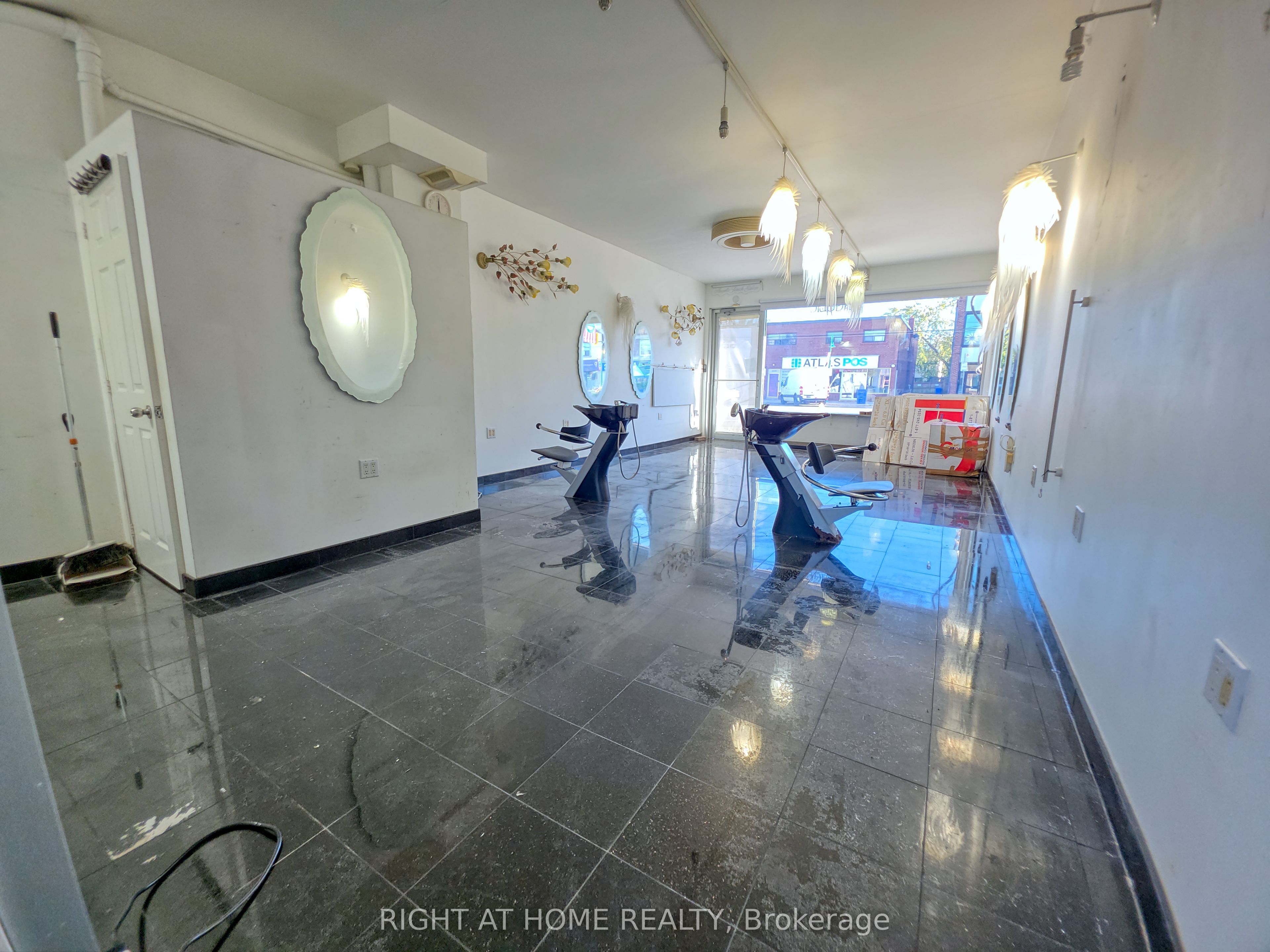 3446 Lake Shore Boulevard W Property Photo 2