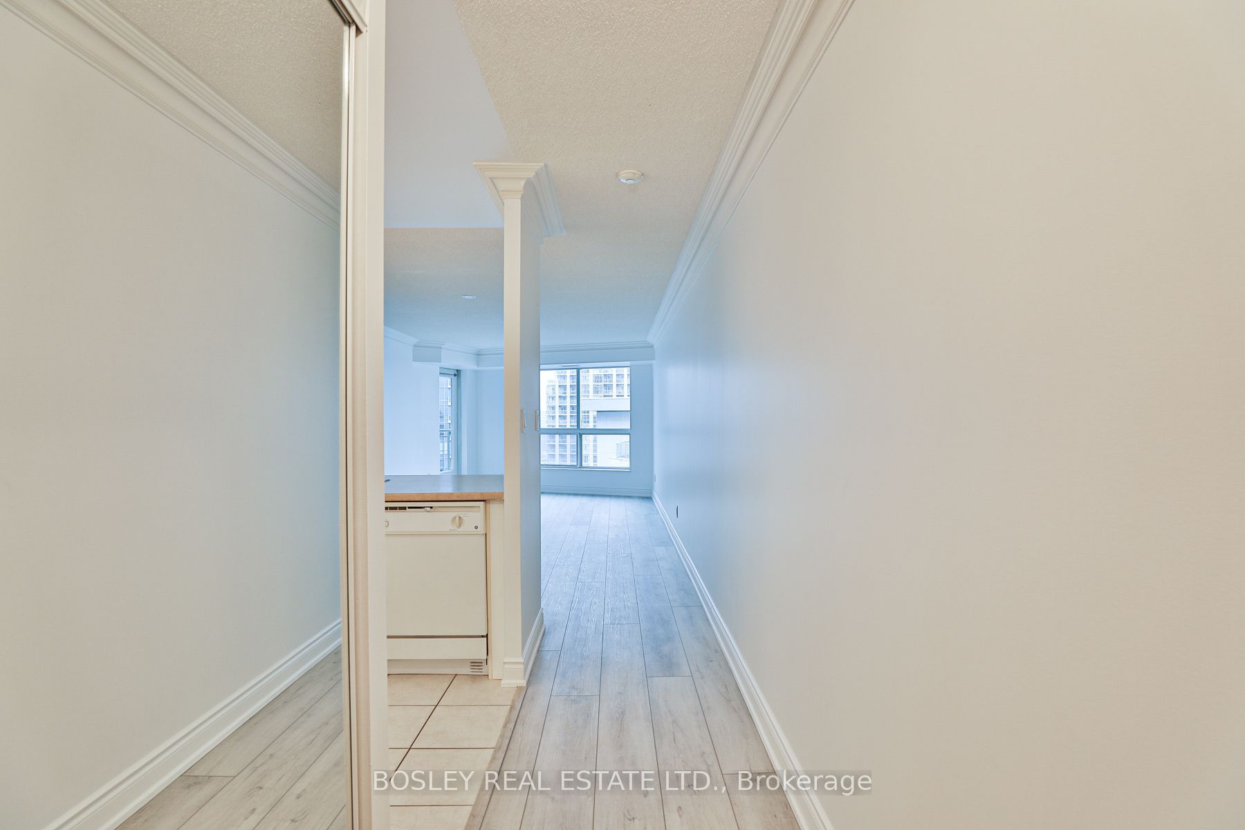 2111 Lake Shore Boulevard W 1512 Property Photo 1