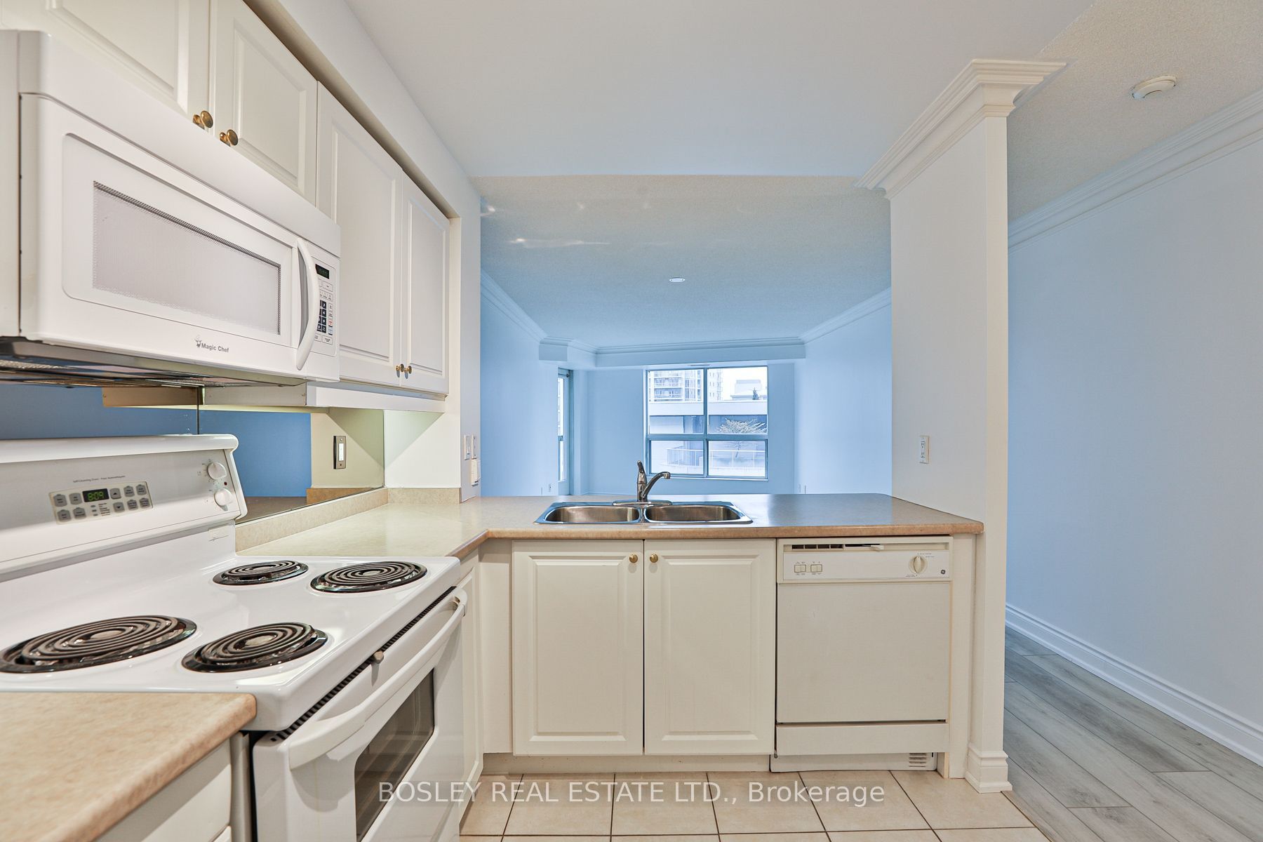 2111 Lake Shore Boulevard W 1512 Property Photo 3