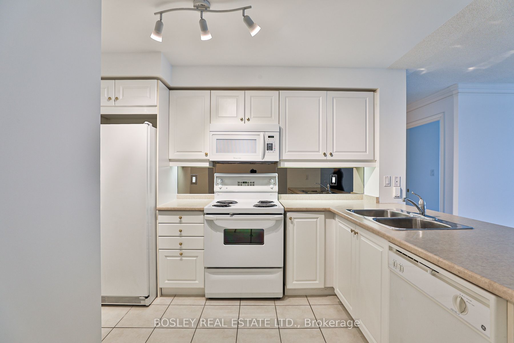 2111 Lake Shore Boulevard W 1512 Property Photo 4