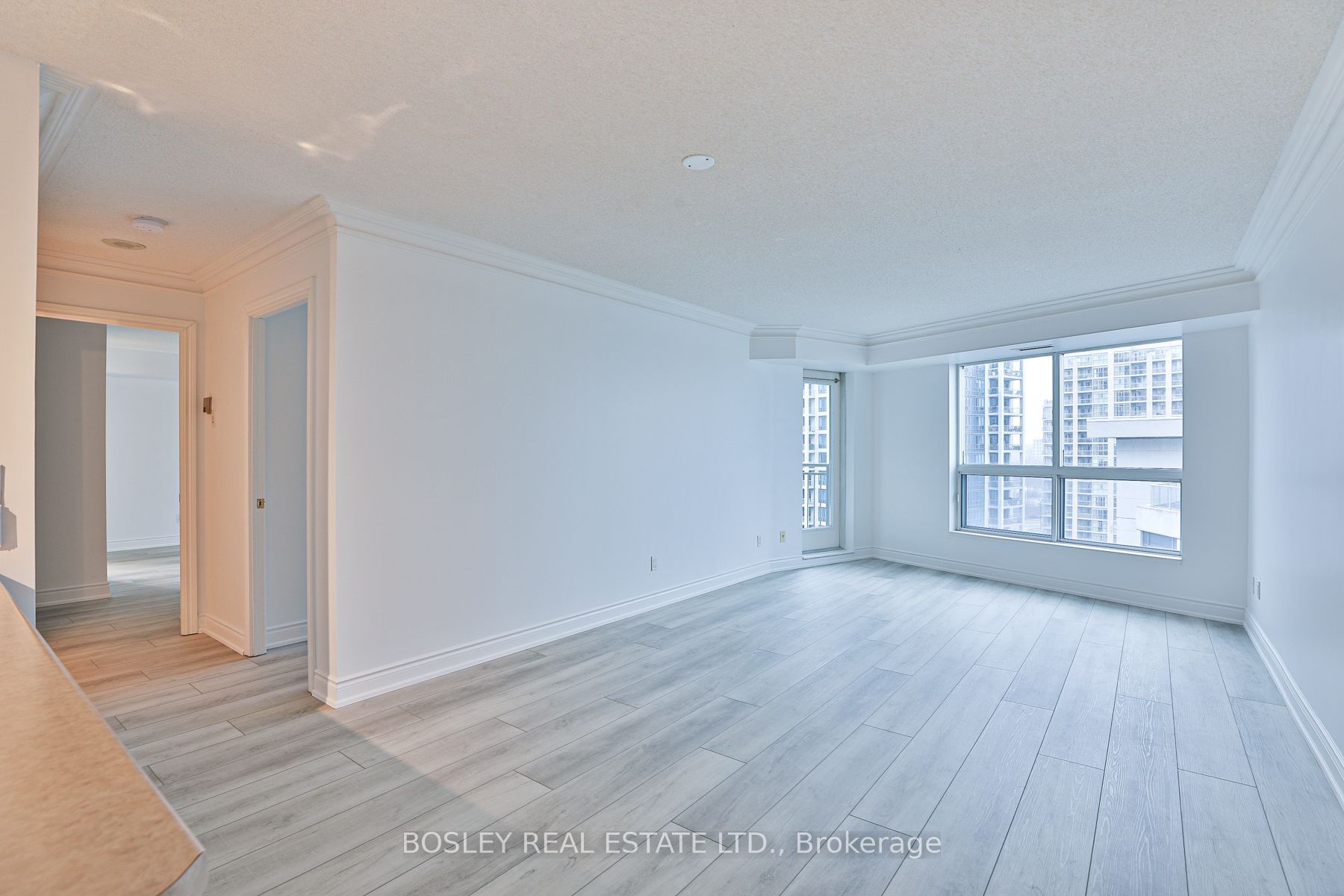 2111 Lake Shore Boulevard W 1512 Property Photo 5