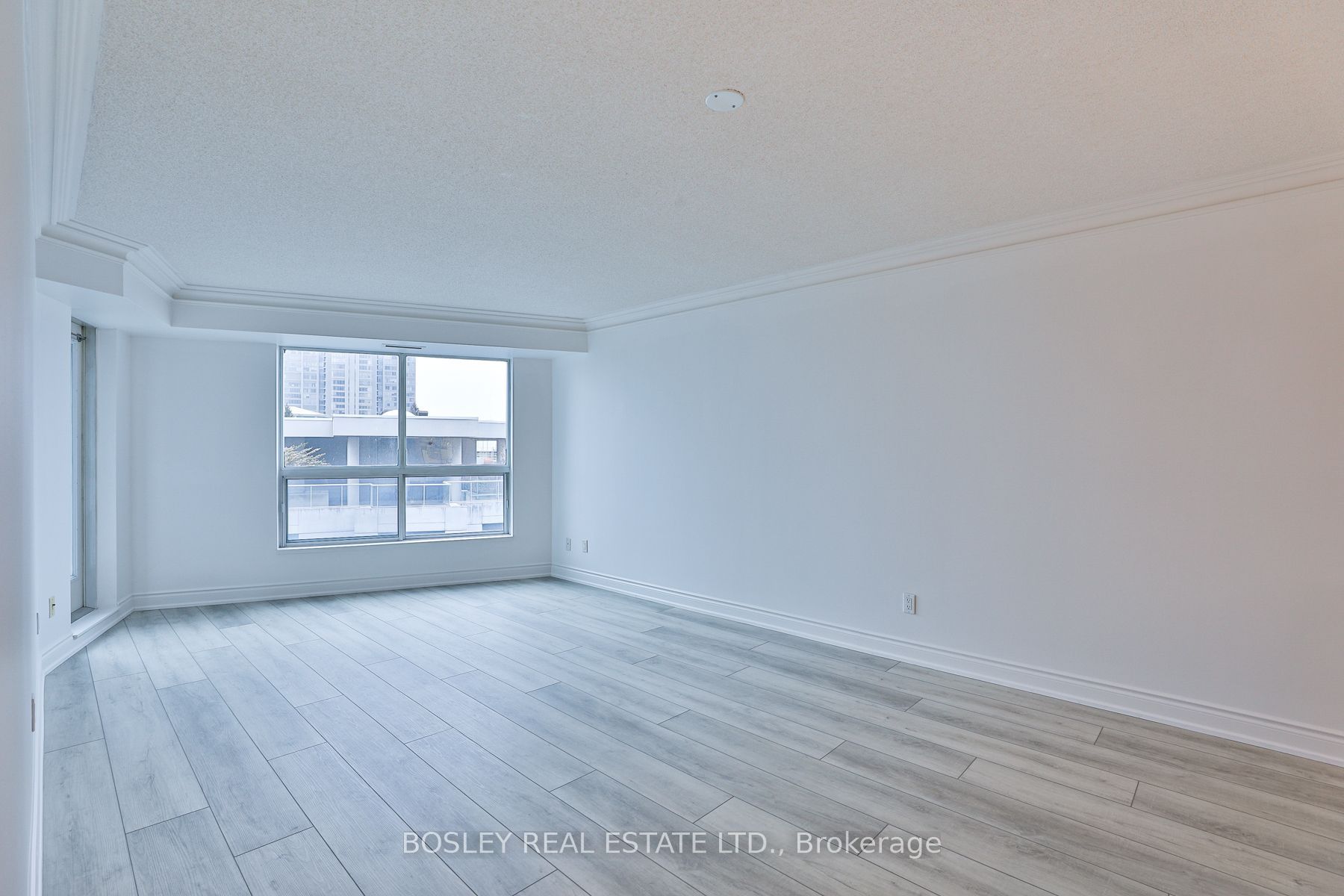 2111 Lake Shore Boulevard W 1512 Property Photo 6