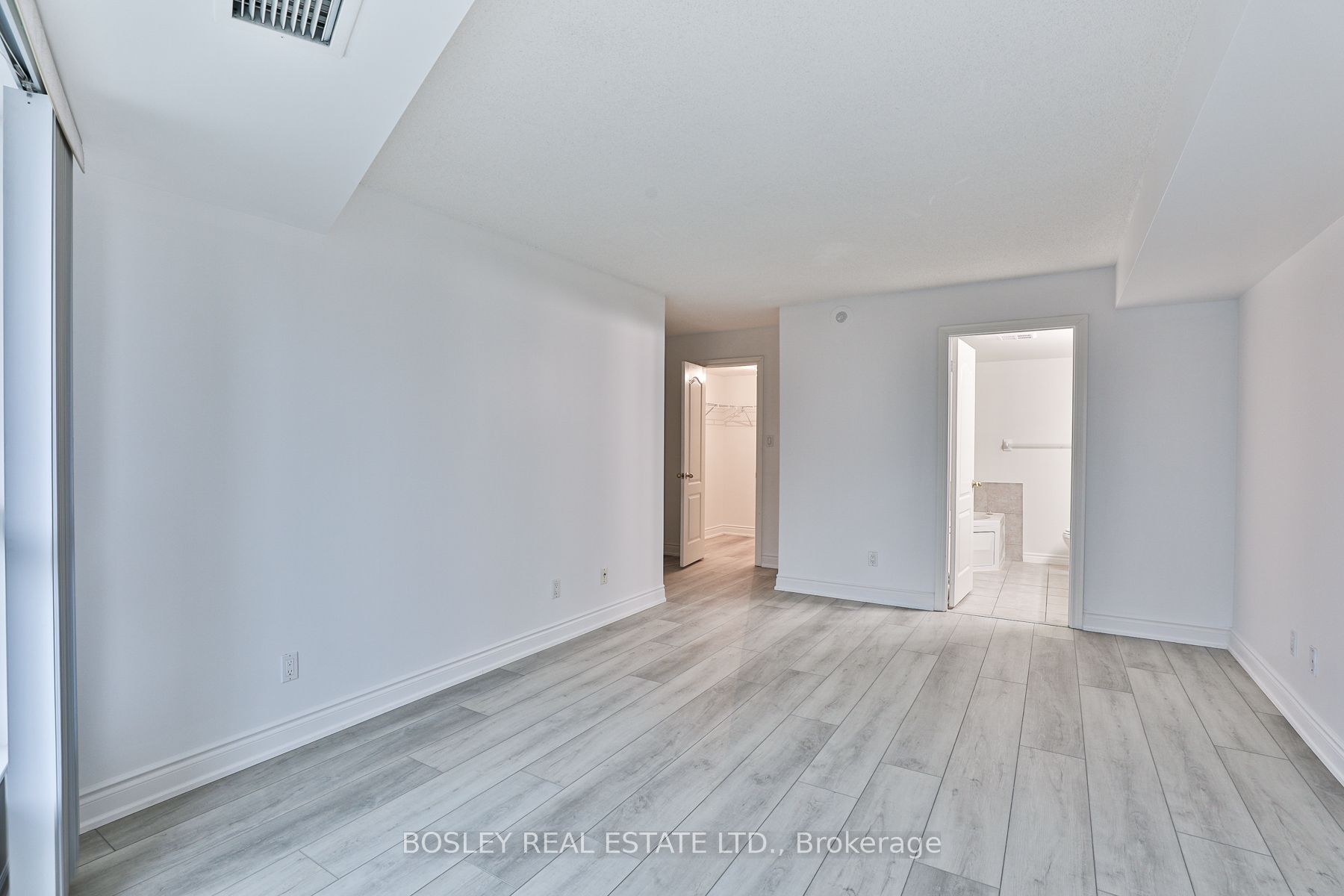 2111 Lake Shore Boulevard W 1512 Property Photo 11