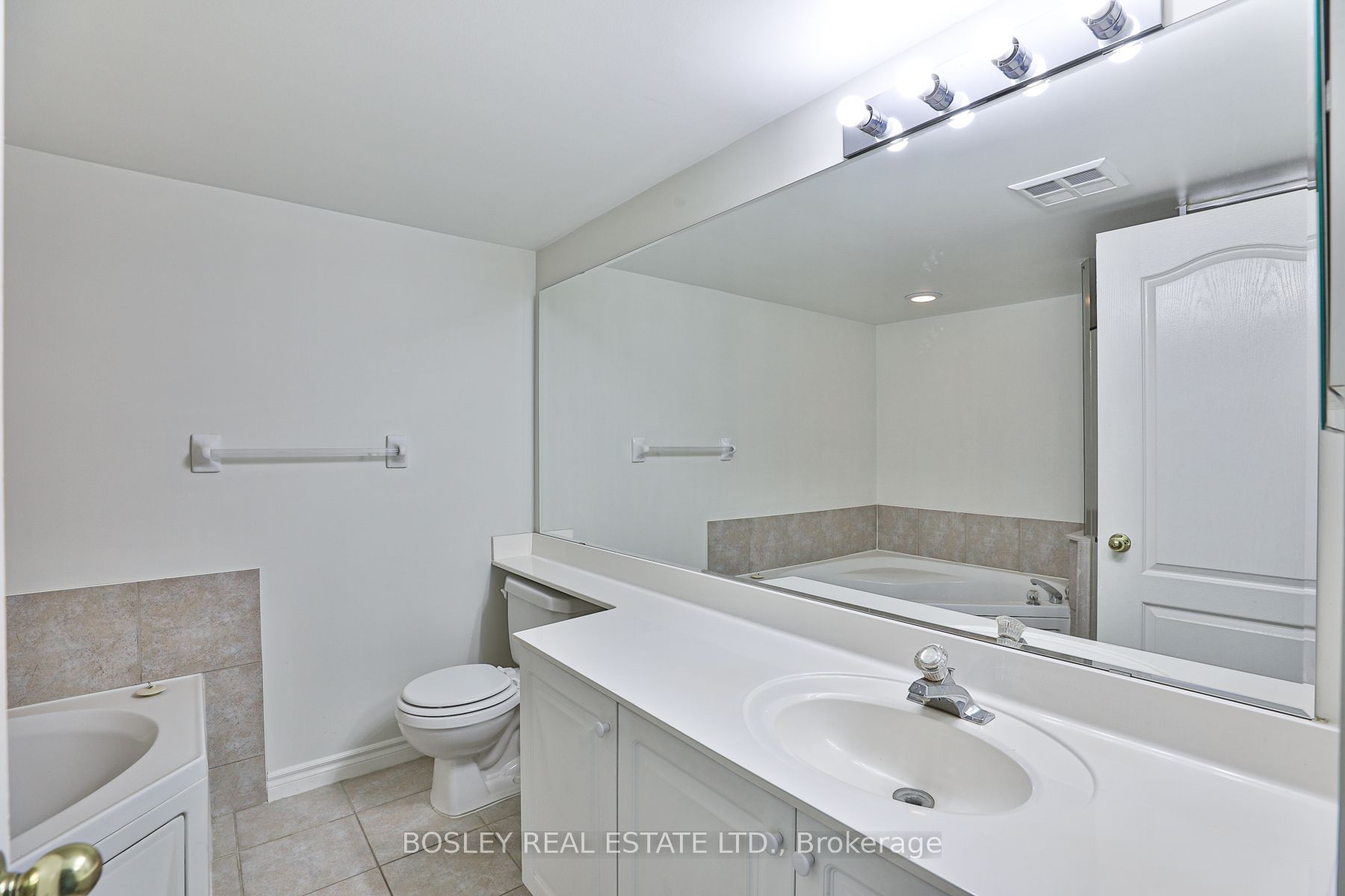 2111 Lake Shore Boulevard W 1512 Property Photo 12