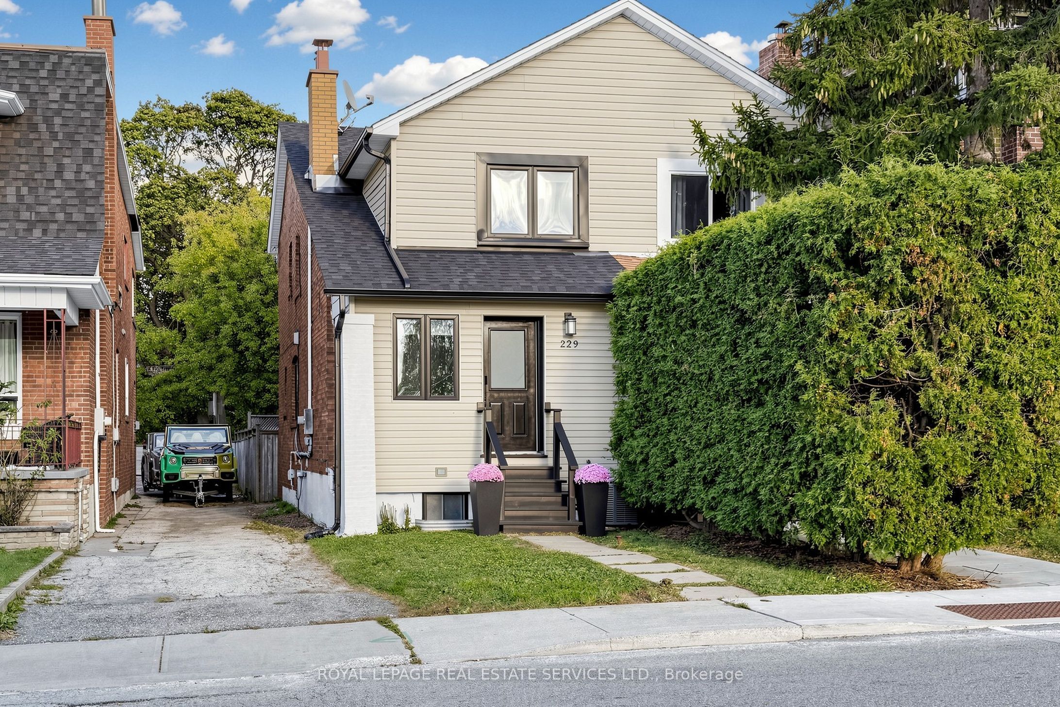 229 Mcroberts Avenue Property Photo 1