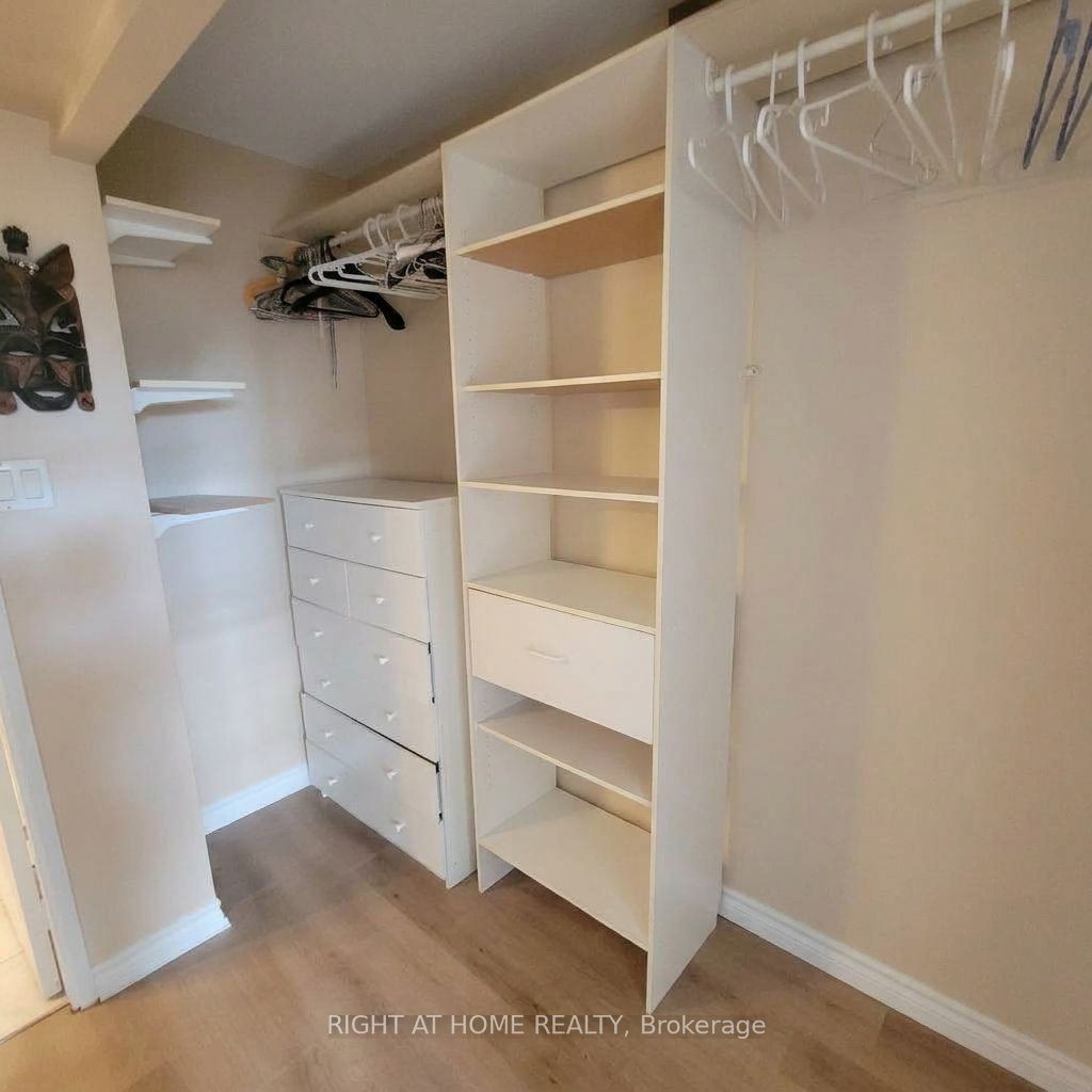 61 Markbrook Lane 706 Property Photo 13