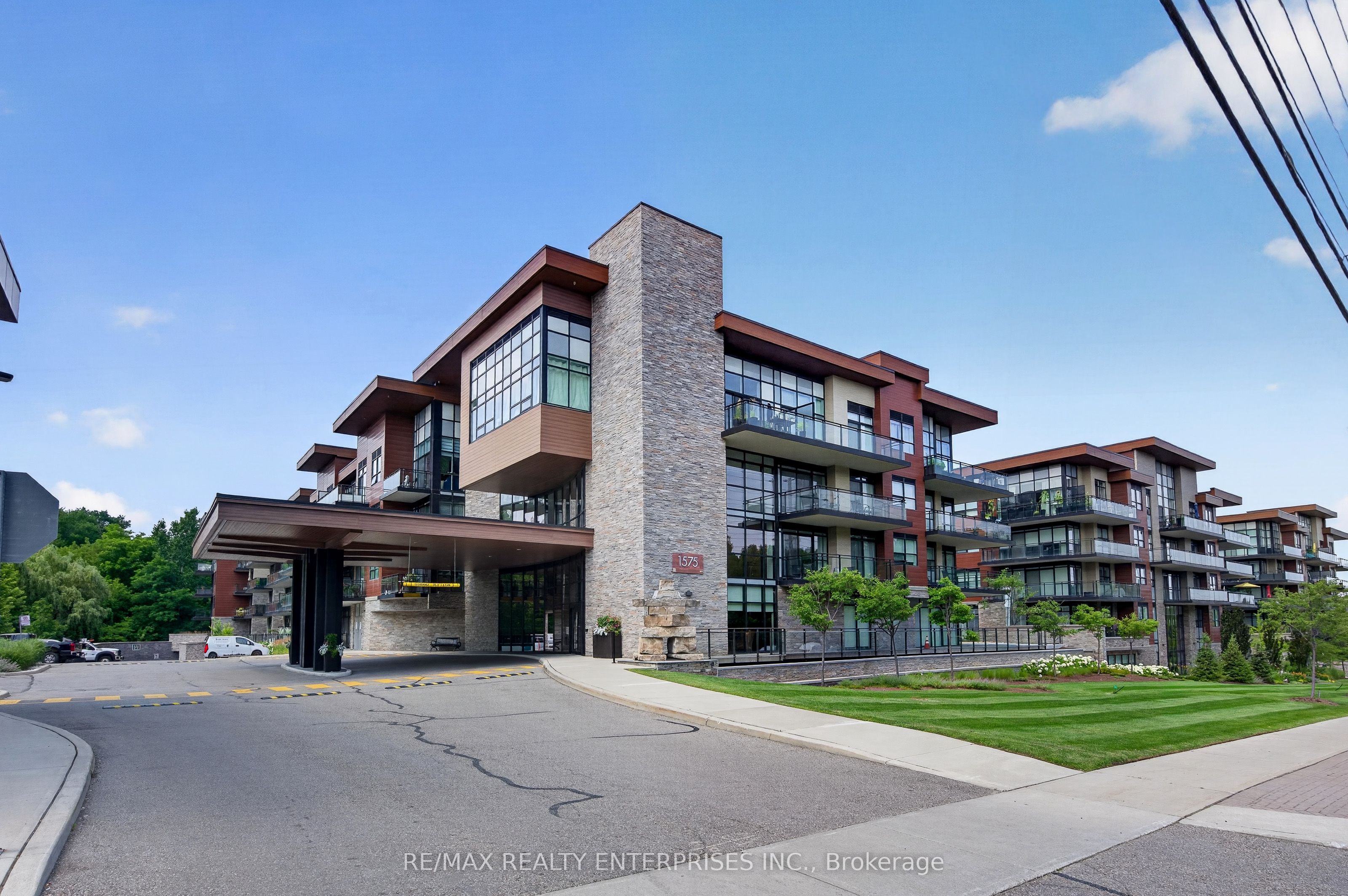 1575 Lakeshore Road W 457 Property Photo 1