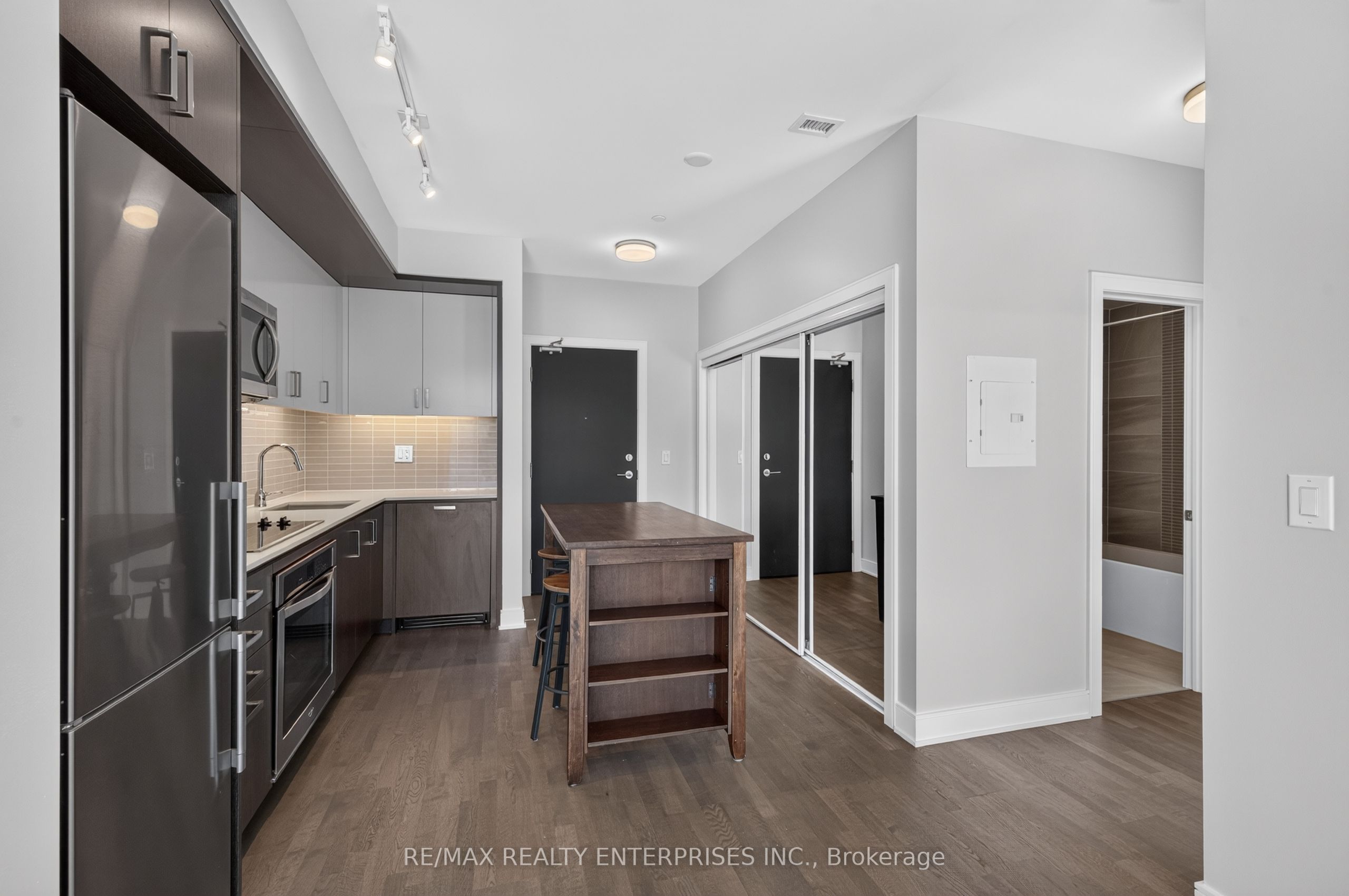 1575 Lakeshore Road W 457 Property Photo 6