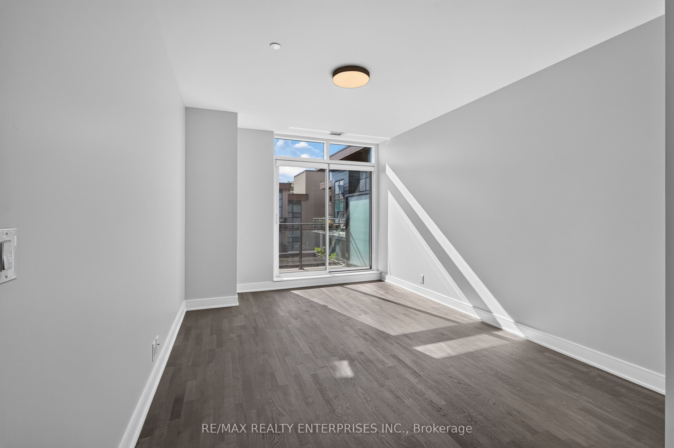 1575 Lakeshore Road W 457 Property Photo 9