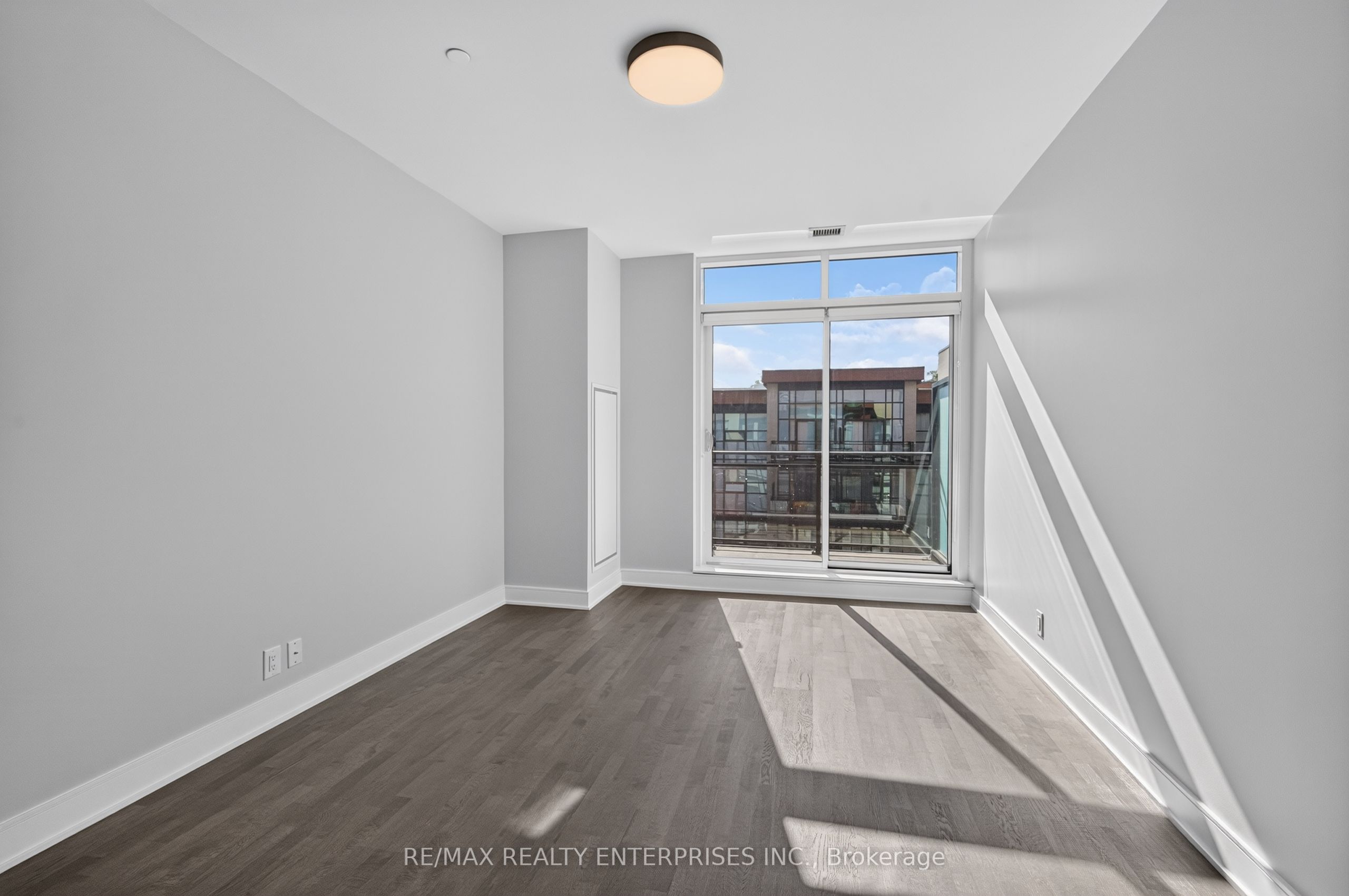 1575 Lakeshore Road W 457 Property Photo 10