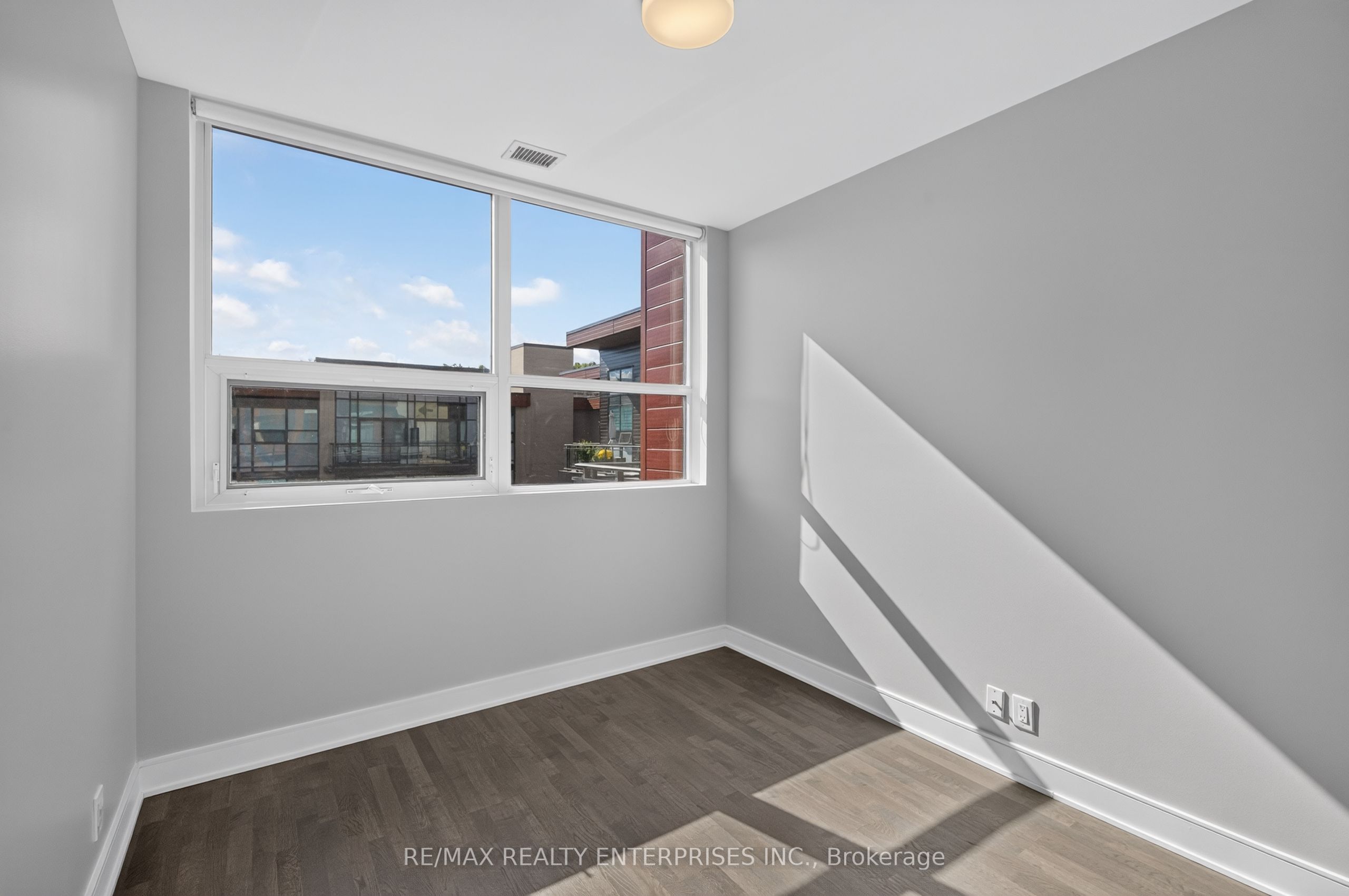 1575 Lakeshore Road W 457 Property Photo 14